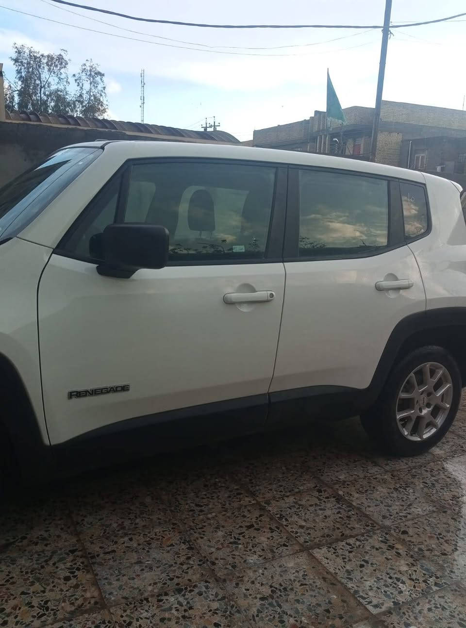 السلام عليكم جيب للبيع موديل 23 كلها ببلاديه مابيها اي تبديل سونارها بلصور ماشيه 40الف فقط سياره جاهزه بسمي عارضها ب140وبيها مجال مكاني بغداد ***********
