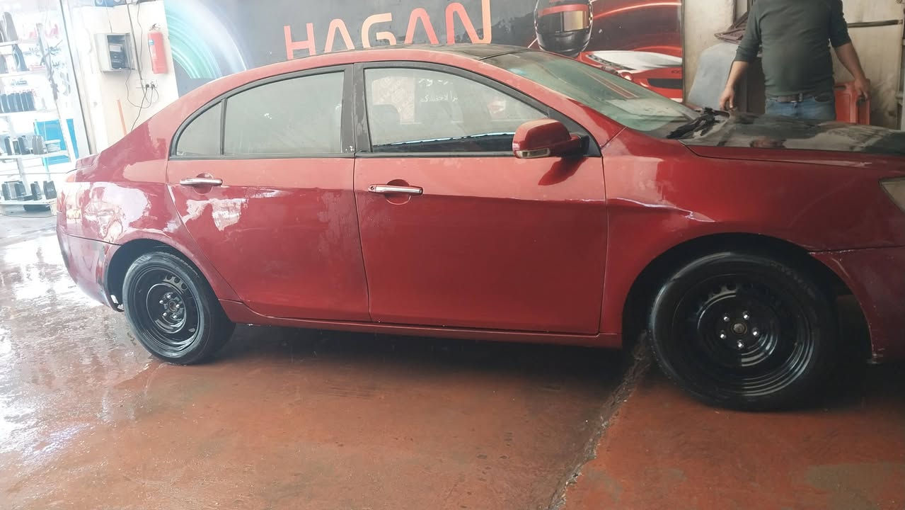 السلام وعليكم جيلي امكراند c7
موديل ٢٠١٢ صبغ عام 
سياره جاهزه من جميع النواحي 
التبريد جاهز فقط غاز نقص 
مكان السياره بغداد 
راعيها يريد مداور 
هزه جديده 
غرامات مصفره 
كبل تسوي عقد مروري وتروح يشدولك لوحات جديده وسنويه بسمك وتتوكل على الله 

السعر ٤٠ وبيها مجال للطيبين 
***********
متوفر واتس اب ايضا
