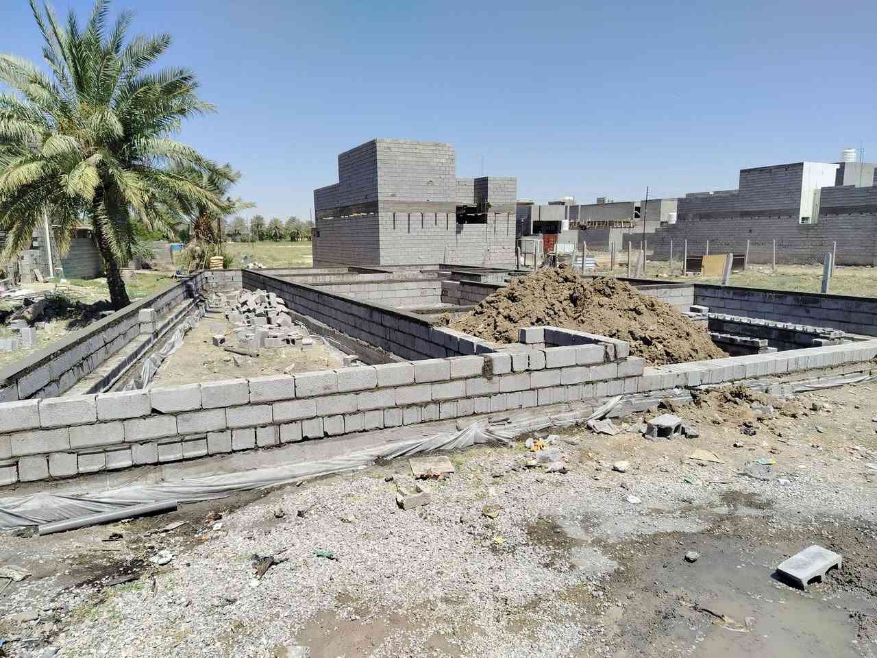 بتلو لبيع مساحه ٢٥٠ البناء ١٨٠ ولباقي حديقه الموقع حي الشرطه قرب جامع الشكور شارع المجاري طابو زراعي سند ٢٥ هاذه رقمي ***********
