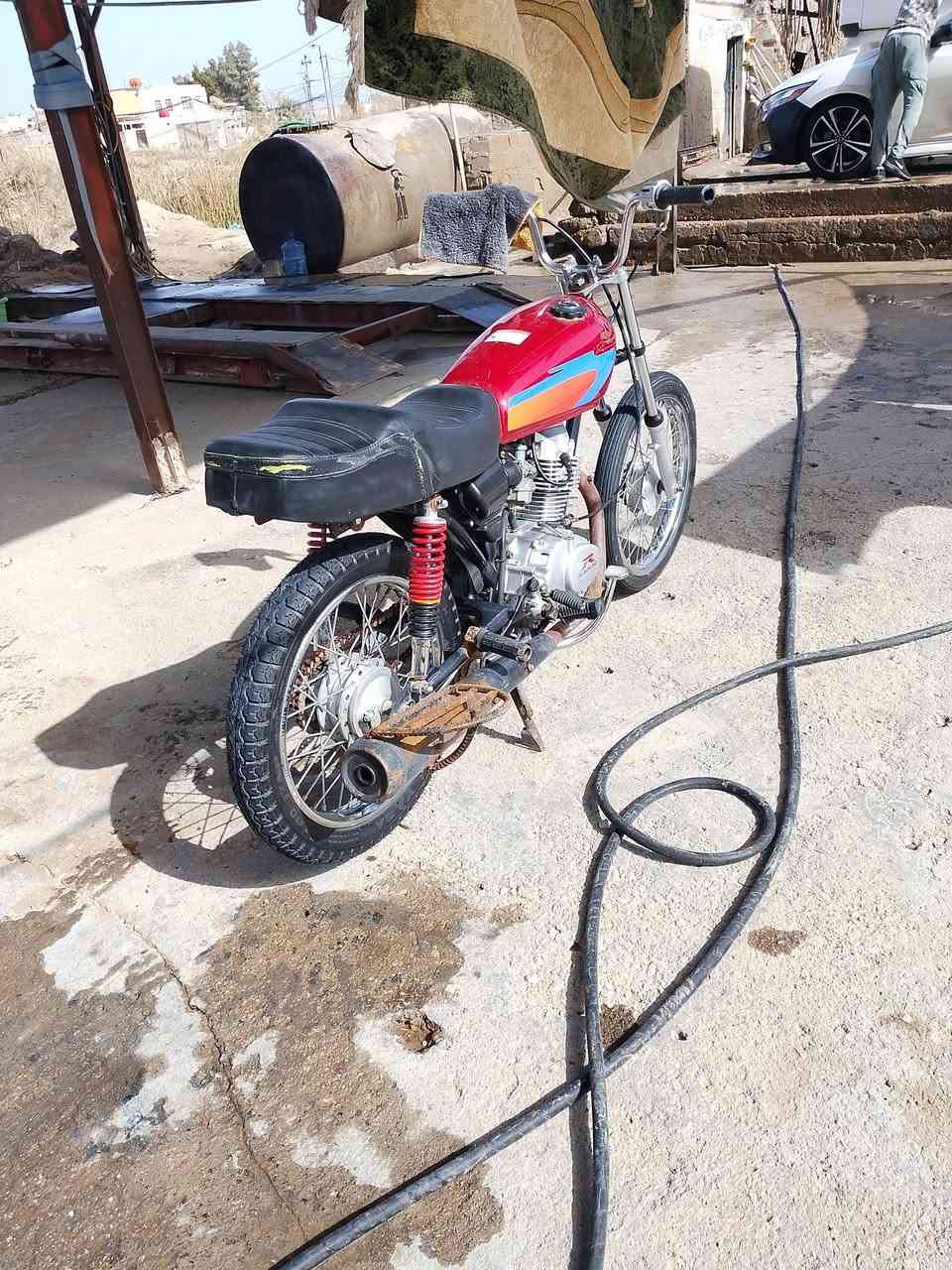 رابيدو للبيع معمره 25 دراجه جاهزه معوزه برغي مكينته مبدل والفات فقط نعومه ونهضه شك الكاع 450وبيه مجال  كلك كلك كلك رجائن المو شراي لا يخابر مامتواجد فيس *********** مكانه ديوانيه قضاء شاميه
