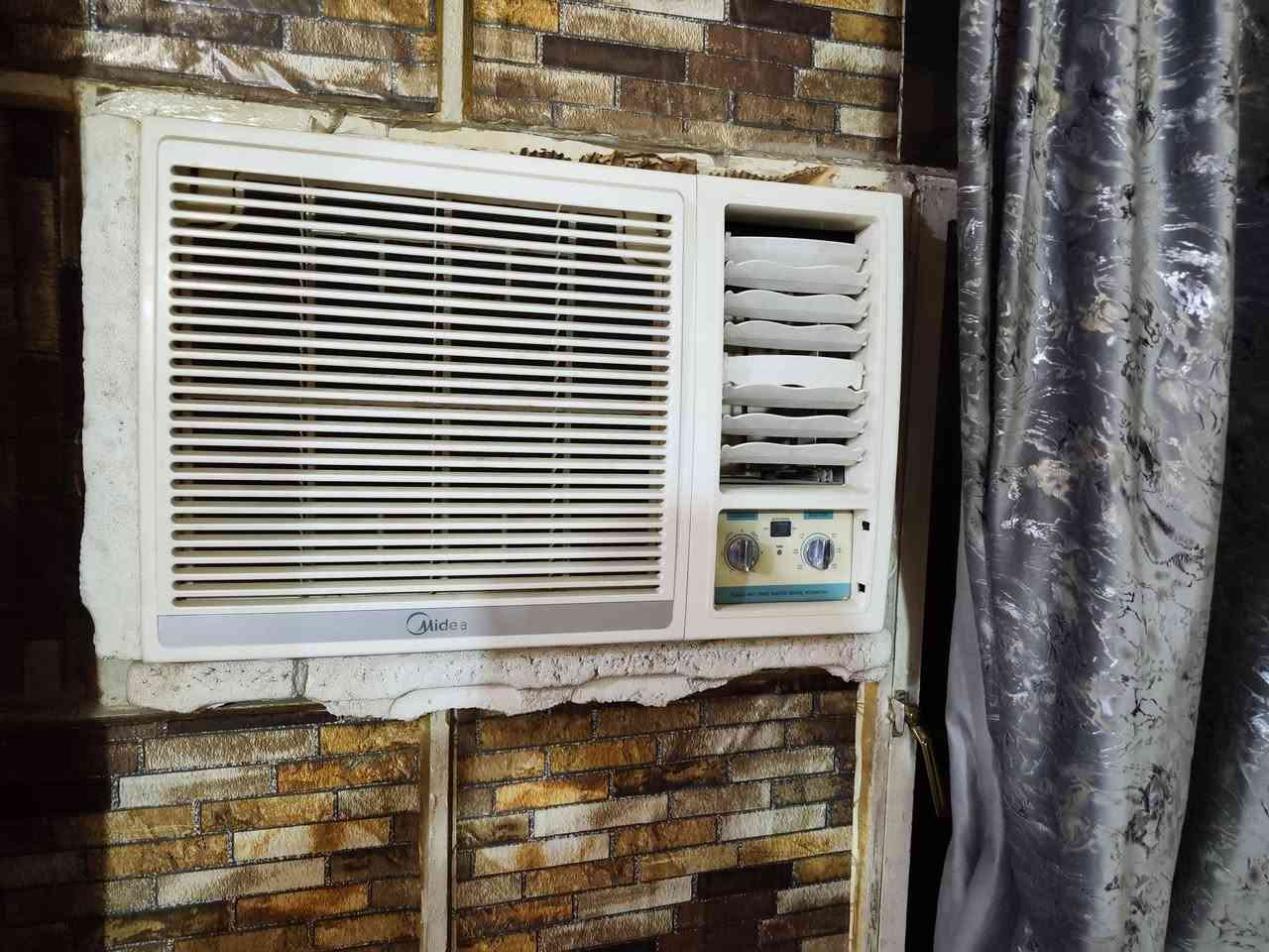 مكيف ميديا للبيع 
تدفئه تبريد 
على الفحص
السعر 250
العنوان بغداد الأمين الثانيه
***********
