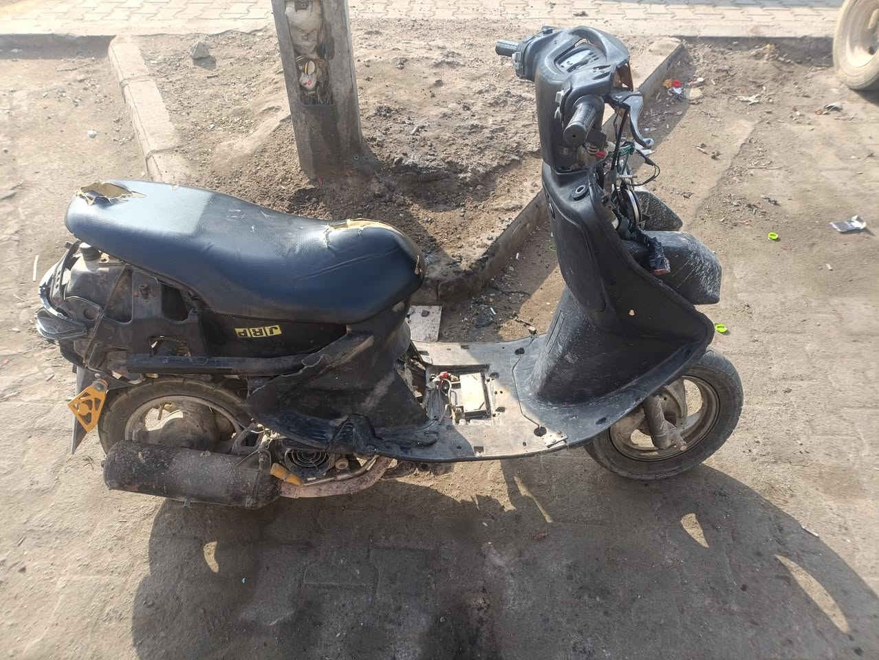 السلام عليكم فراشه للبيع كامله أم كمله كهربائيات سلف شغال هندر شغال ضفيرتها جديه نقص بس الكفرات الموقع النجف گراج بغداد مقابل الشقق السكنيه السعر 200 :رقم الهاتف ***********
