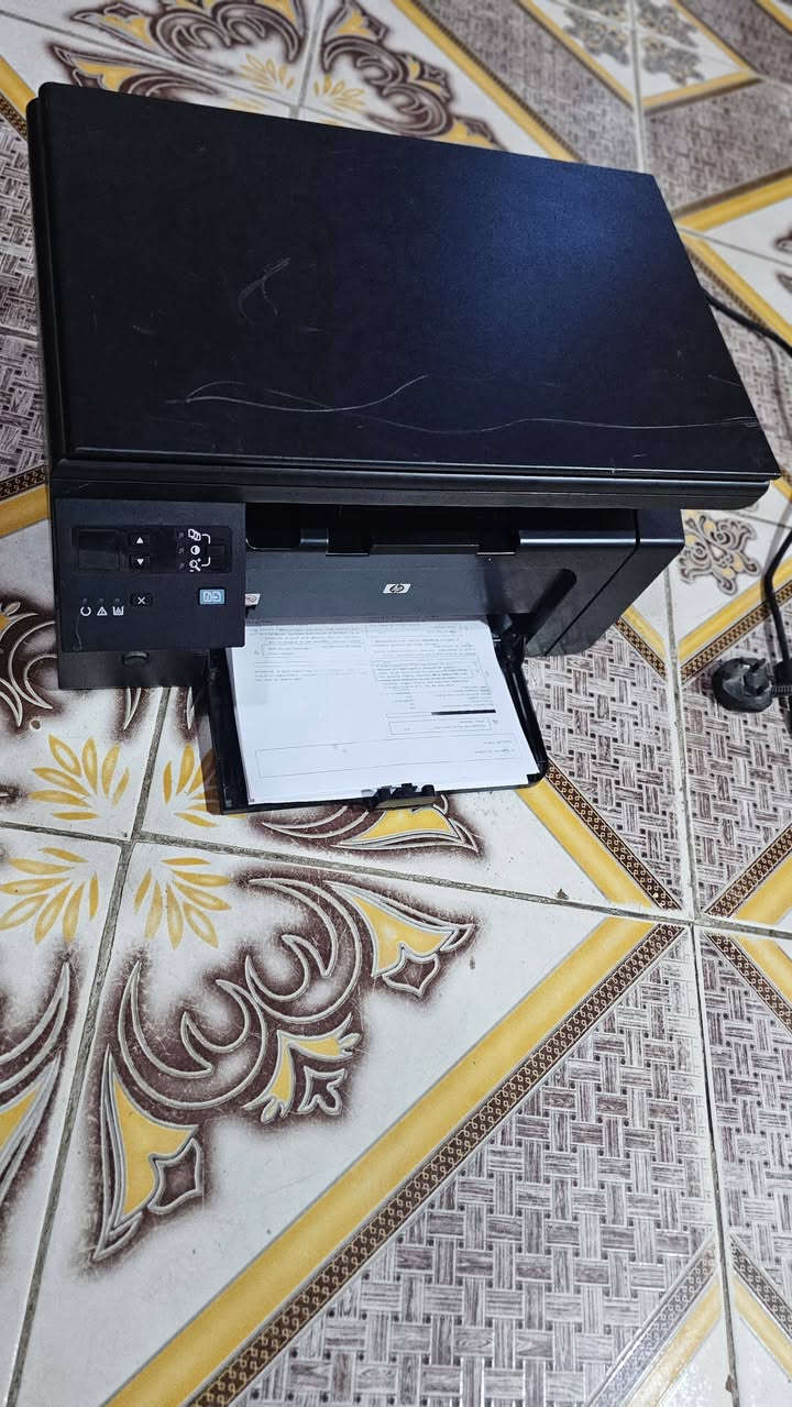 طابعة ليزرية hb laseJet 1132
طابعة  حبر باودر ابيض واسود 
سكنر واستنساخ وطباعة 
٢٠ نسخة بالدقيقة 
مستخدم نظيف ضمان الشغل والنظافة 
سعر الكاترج ٧ الاف
مع كاترج جديد 
كيبل كهرباء 
كيبل لابتوب 
خدمية للملازم والطلاب والمكاتب والاستخدام الشخصي 
السعر  110توصيل متوفر لكل المحافظات 
***********
