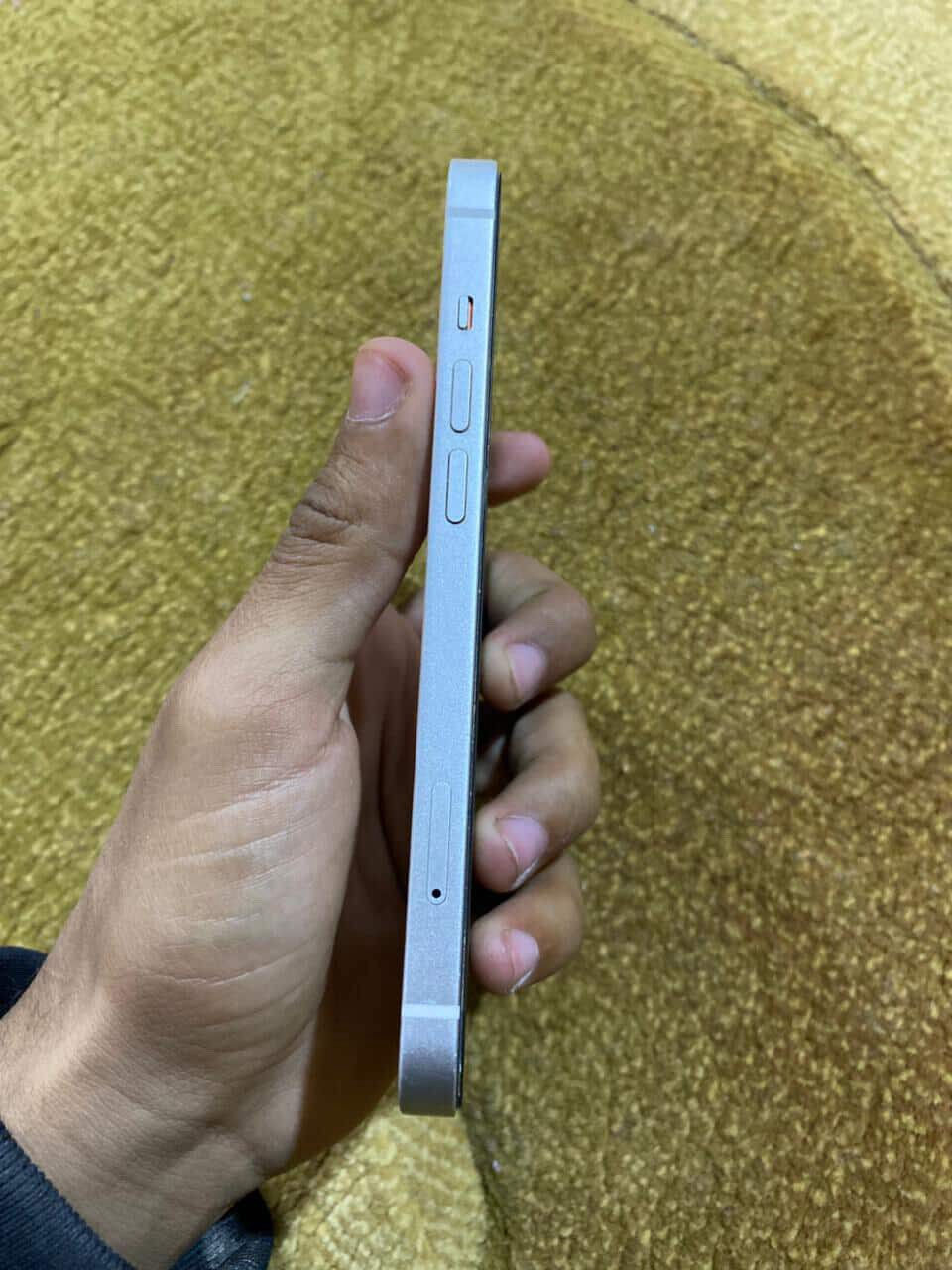 للبيع ١٣ كامرتين مكفول ذاكره ١٢٨ بطاريه ٧٨ فقط الضهر مثل مموضح للتواصل واتساب ***********
