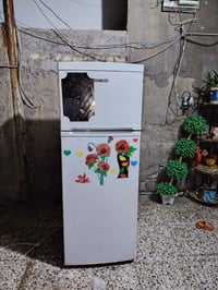 للبيع ثلاجه ٧ قدم  سعر ١٠٠ وبيه مجال خير من الله  ٠٧٧١٤٨٩٩٣٧٥