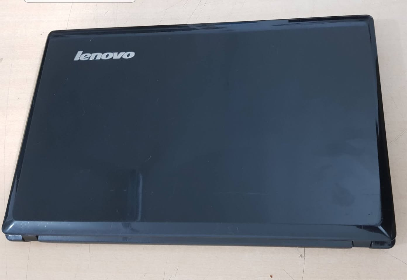 تحية طيبة .. لابتوب  لينوفو  كور اي 3 الجيل الثالث ورام 4 كيكا وهارد 500 hdd  حجم الشاشة  15.6 بيها فقط ال dvd عاطل وهو اصلا بعد محد يستعملة

                      (( السعر ثابت 110 الف دينار  ))

Lenovo G580
المعالج  Core i3  الجيل الثالث
رام 4 كيكا 
هارد  500 hdd 
حجم الشاشة 15.6 
كيبورد عربي إنكليزي

 للأتصال عادي و واتساب *********** 
شارع الصناعة اوقات الدوام ( 9 - 4 ) يوجد خدمة توصيل داخل بغداد ولجميع المحافظات لمشاهدة كافة الموديلات 
يرجى زيارة الموقع على الفيس بوك ( لابتوب بشير لاين
