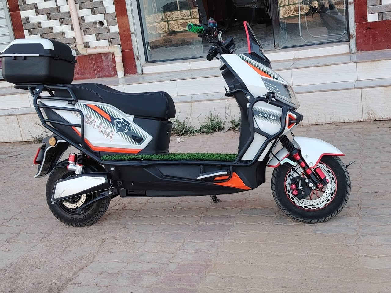 موطور شحن للبيع 6 باتريات جدد صار يومين من شادهن الولي 32 امبير ضمان 6 اشهر موطور نضافه فول بعده جديد كامل من كلشي بصمتين سويجين كرتين قفل مانع سرقه مانع انزلاق موصل 750 تجي اتشوف بعينك فول هذا رقمي *********** وخاص موجود
