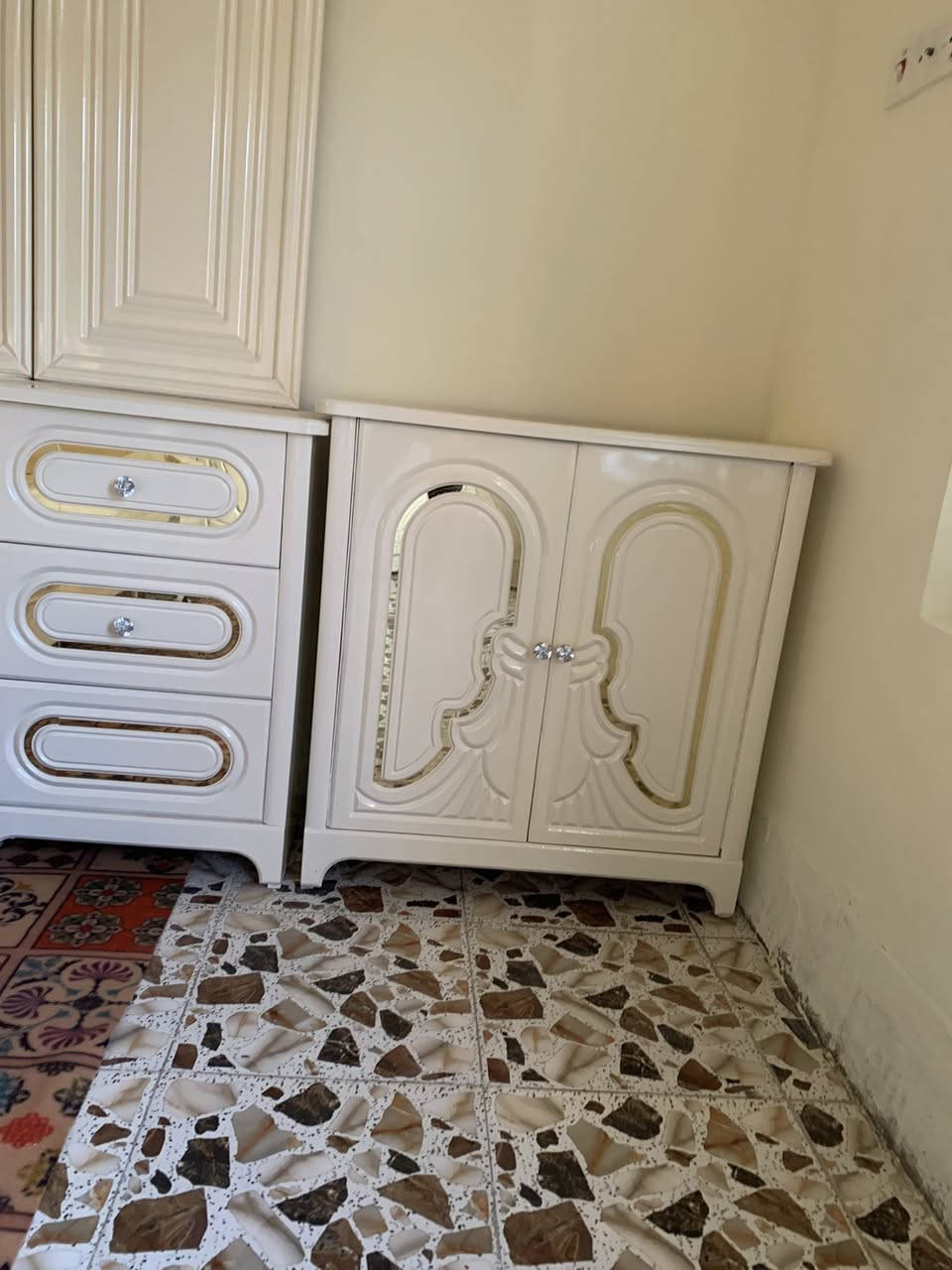 #معرض الورود💐
من اعمال الطبقه الاقتصاديه🫶
موديل الفراشه🍂🧭
موديل من ضم التصاميم التركيه بعمل ايادي عراقيه 🇮🇶عالية الجوده شغل الوجه ١٢ملم🤏 الداخل صاج طبيعي الضهر جرجوبه براغي لسهولة الفتح والشد 

السعر :مليونين فقط!! مع الشد والنقل 🚛🚛مجاني لبابل والمحافظات المجاوره

العنوان🍂
الحله شارع ابو القاسم مجاور ابو القاسم

للأستفسار مراسلة الصفحة 📩
او الاتصال ☎️ ☎️
(*********** )

يتوفر  Viber / 
‏WhatsApp
