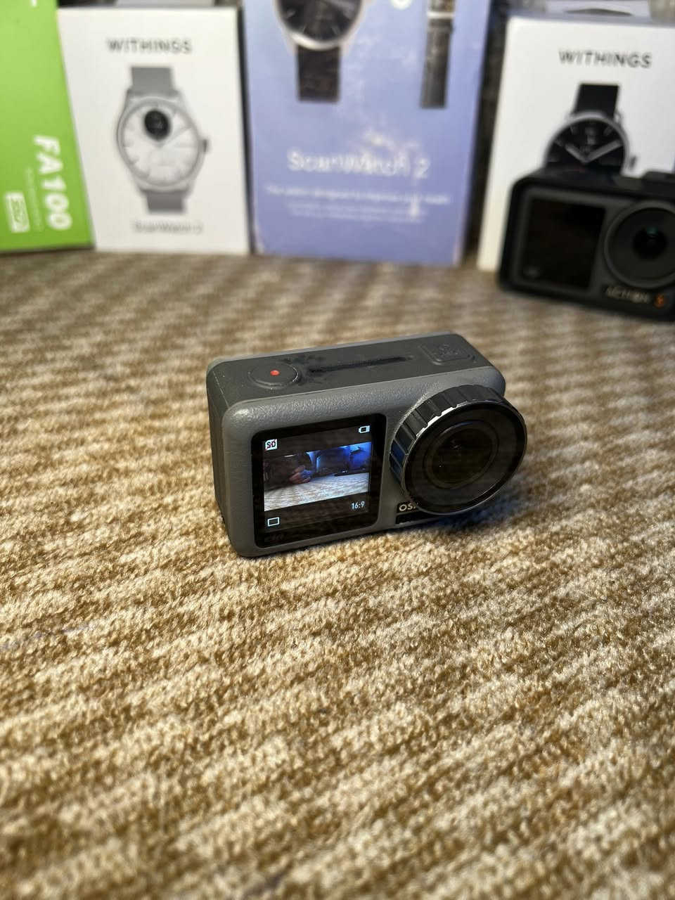 تُعد كاميرا DJI Osmo Action (AC001) (الإصدار الأول) كاميرا حركة قوية، تتميز بشاشتين ملونتين (أمامية وخلفية)، ودقة تصوير 4K/60fps، ومستشعر CMOS مقاس 1/2.3
 بوصة بدقة 12 ميجابكسل، مع تثبيت فيديو RockSteady وتقنية HDR، ومقاومة للماء حتى عمق 11 مترًا بدون حافظة. قطعه مستخدمه بدون ملحقات فقط رام اصلي وياه السعر مناسب 175 الف فقط ***********
