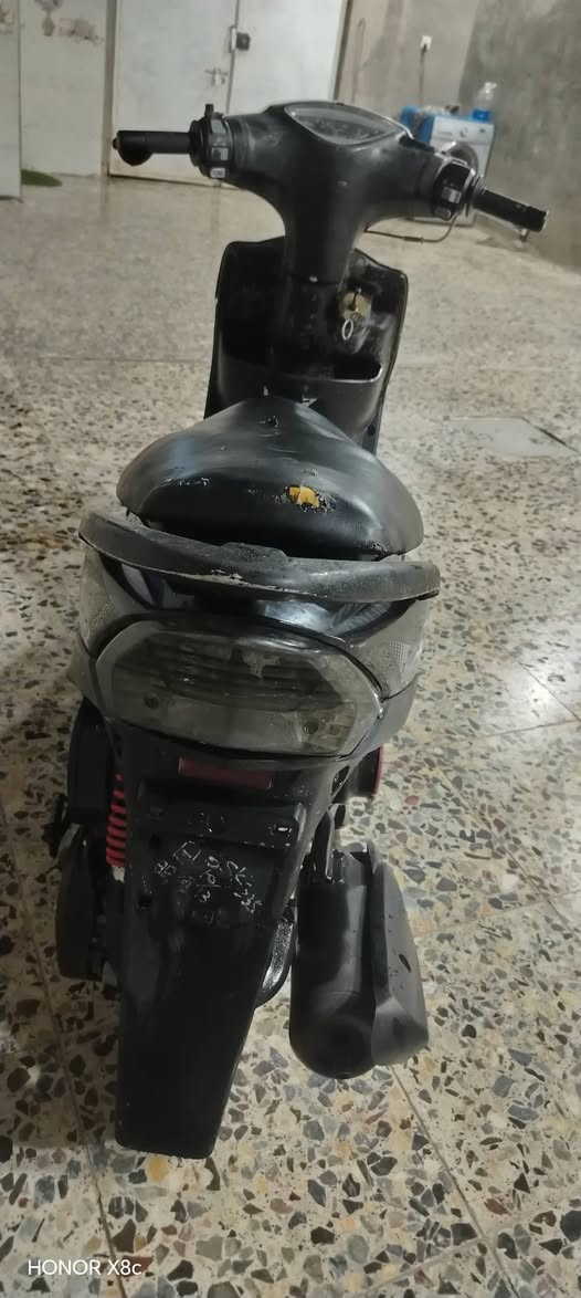 سلام عليكم شباب هاي دراجة البيع شغاله سلف نكره دراجه نضيفه وهاذا الرقم *********** السعر 500 بيه مجال حق الجيه المكان بغداد مدينه الصدر
