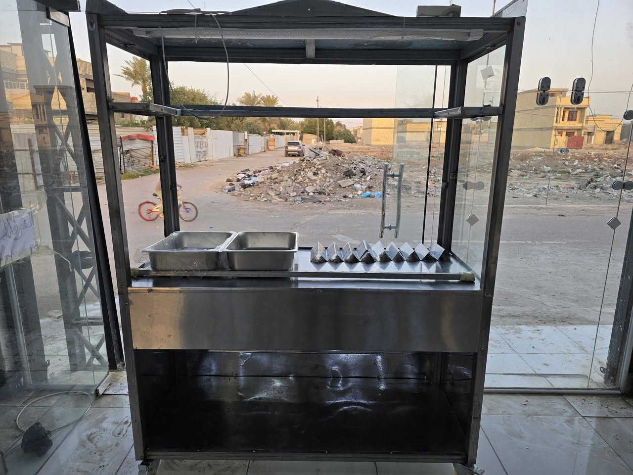 فا ترينة مع ساحبة للبيع الاتصال على *********** بغداد زعفرانية
