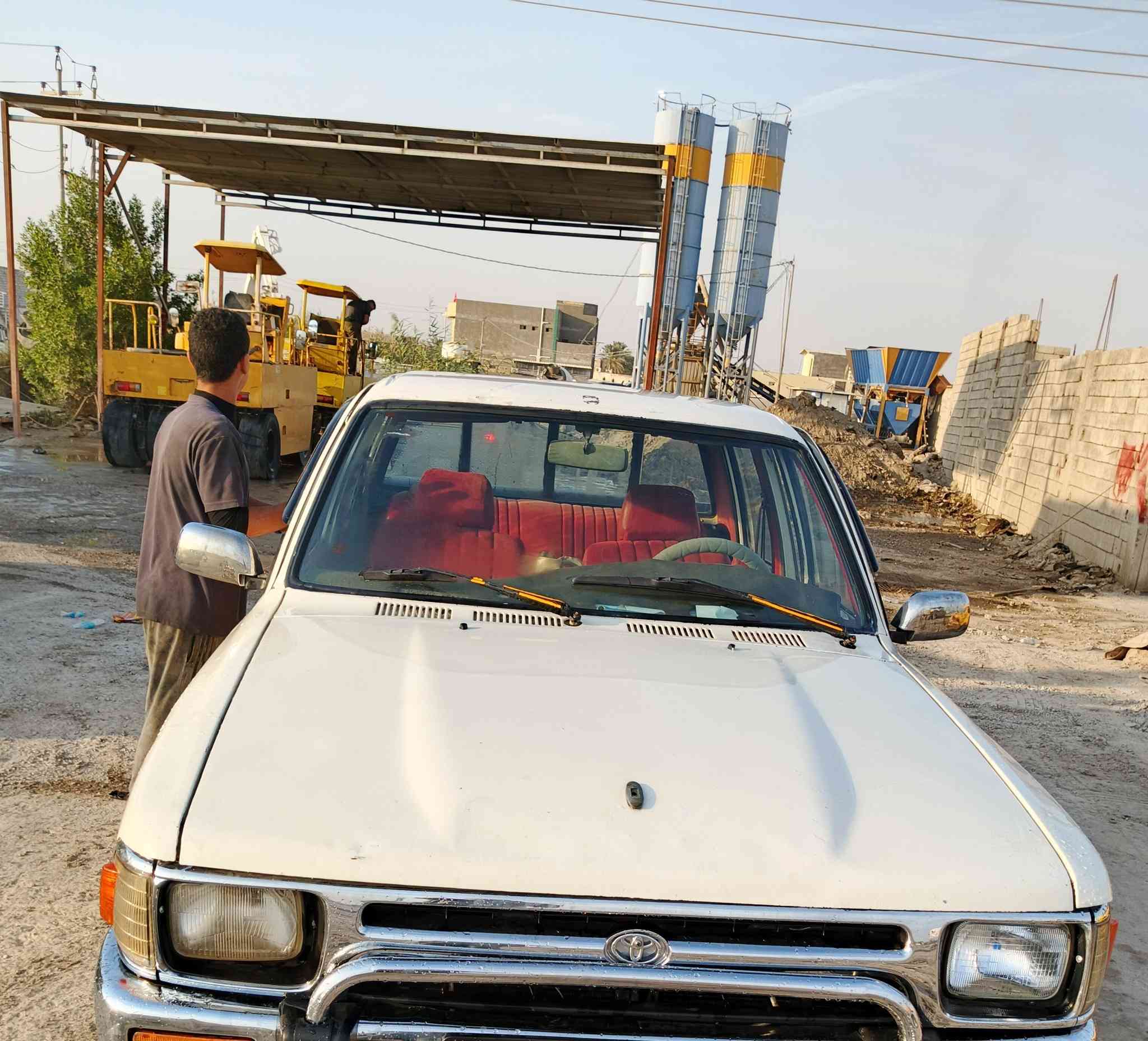 السلام عليكم اخوان رحمه الوالديكم الي مايشتري لا يكلي أنه اجيك ويجذب عالناس  سياره  للبيع تويوتا موديل 2000السنويه لغايه 2030 باسمي   مصبوغه عام مكفوله كير محرك اكسن  شاصي   السعر 63وبيهه مجال قليل العنوان البصره المدينه الهوير الرقم ***********
