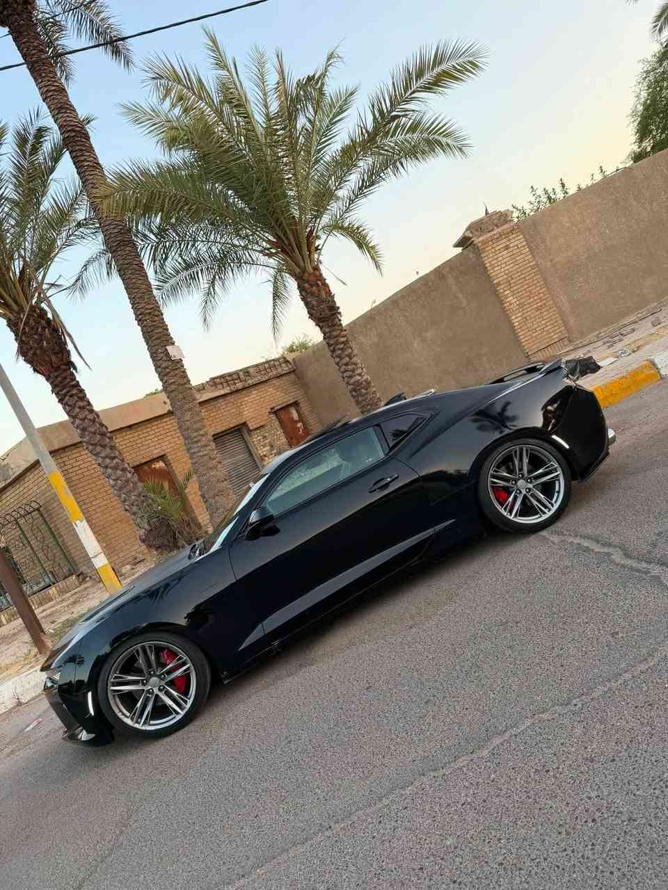 السلام عليكم
للبيع  ss 1le premier 

السياره : كمارو ٨ سلندر

الفئة :  2SS 1LE  A10 V8 6.2L

الموديل : 2017

ممشى السياره: 51

🔞الكزوز بورلا اتتك

🛑كهربائيات السياره جديدة ماملعوب بيهة 

🛑حدادية خلفية امامية جديدة

حادث سياره جاملغ خلف سائق وبالعراق صار جاملغ امامي ايمن

🟢السياره مسويلهة ادامة كاملة قبل اسبوع 

باتري جديد

فلتر تبريد جديد 

شوته k&n

زوج تاير خلفي جديد

مري اسود لامع جديدة 

دوسات اسود لامع جديدة 

جناح خلفي اسود لامع اصلي مال SS 1LE

احزمة لون اخضر فسفوري 

المواصفات

مبدئياً السياره 1LE يعني مو SS عادية 

ف هنا يجي نظام التعليق يختلف بالكامل عن الSS 

ونظام المكابح يختلف بالكامل ايضاً 

رادار امامي وكامرة امامية (قيادة ذاتية وخروج عن المسار )

داتاشو

فتحة سقف 

عينة دجيتال 

انارة محيطية بالداخل AMB LIGHT SYSTEM

كشنات خزن ميموري 

كشنات تدفئة تبريد 

حساس خلفي وكامرة خلفية 

رادار بالمرايا الجانبية 

تفاصيل اكثر خابرني وتدلل 

***********

السعر135وبيهة مجال

حبايب السياره جديدة كلش وماناقصهة برغي 

السياره اعلى مواصفات تجي بالكمارو 

شباب والسياره 1LE مو SS عادية
