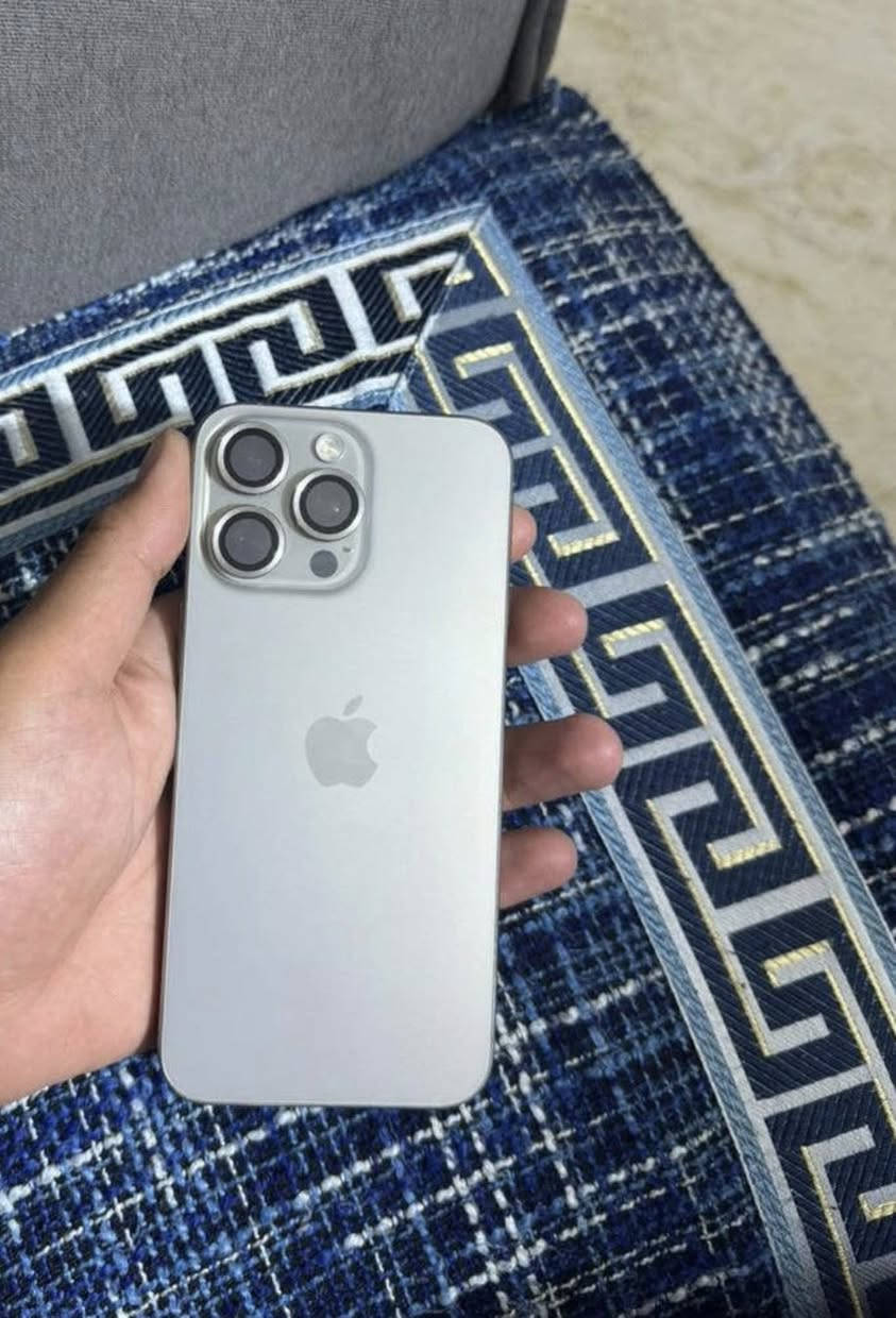 آيفون 15 بر ماكس 🔋83جهاز بدل شاشه جديده وكاله جهاز نضيف ما بي شخط سعر 850 بكاني كوت داموك ***********
