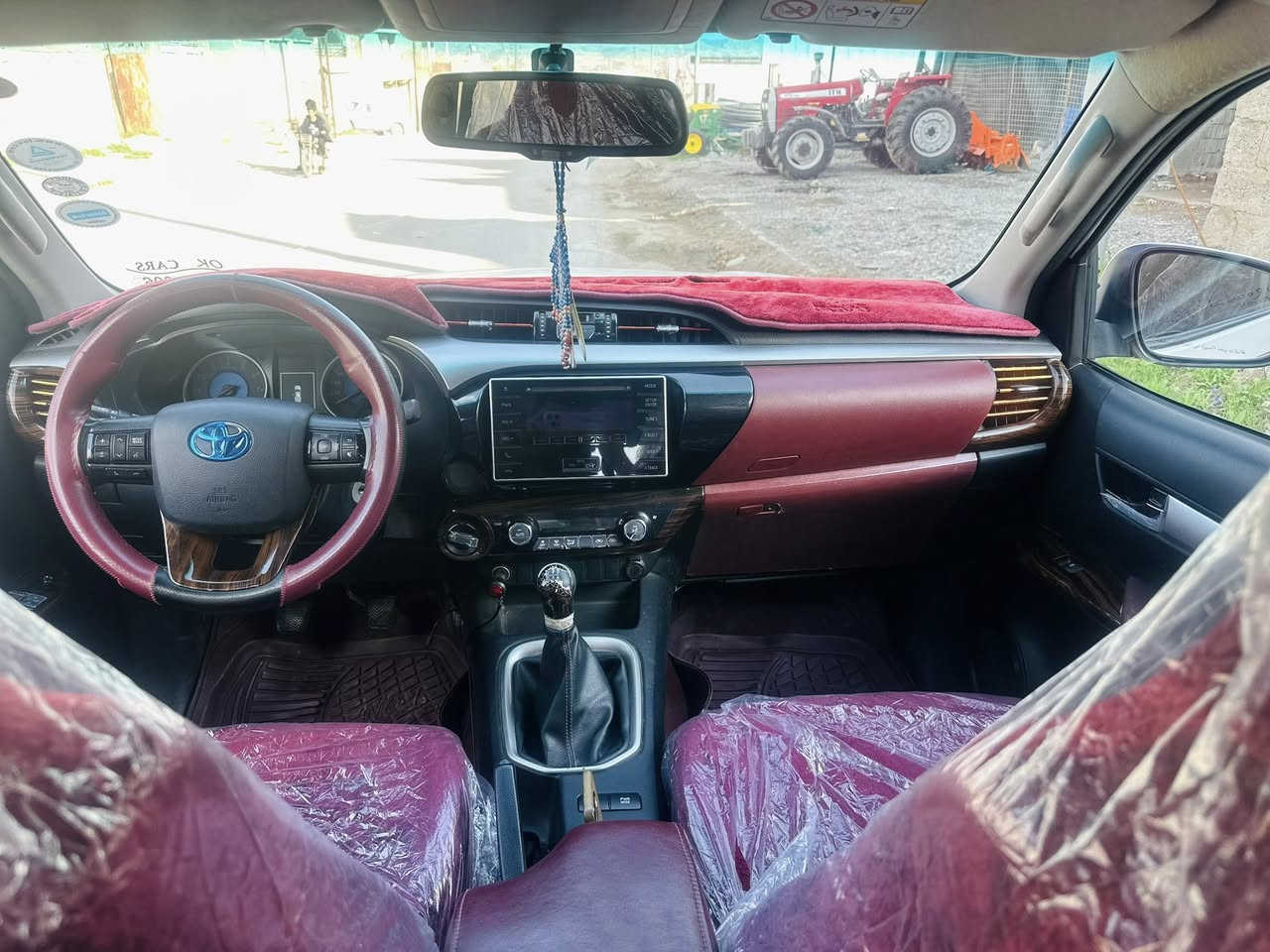 تۆیۆتا هایلۆکس مەرزیە 2016 دەبل ئەکسل سفری شەریکەی سەید نەهرۆ دوو دەستە لەشەریکەوە 148km عەقیقی رۆشتوە بەناوی خۆمەتا 2027 رەقەم سلێمانی ئەشیای بیلادی لەگەلە سێ سویجە فول مواسەفاتە سعودی گێر عادیە ناوفۆرمیکە ڤۆلیۆم شاشە ئایپات کامیرە تەبریت مەرکەزیە حەساسە نیزام eco یە دەحامی نیکلە یەدە نیکلە ئاوێنە ئەوتۆیە چوار پستۆنە دەحامی بۆ دەحامی بەشەرت گێر مەکینە ئەکسل نەکراوەتەوە گشت گیانی بەشەرت  
بۆیاخی / نیە 
تعدیل/ یەک کەمی هەیە 
تەزرە / نیە 
جەمپی / نیە   
ژمارەی موبایل:***********
