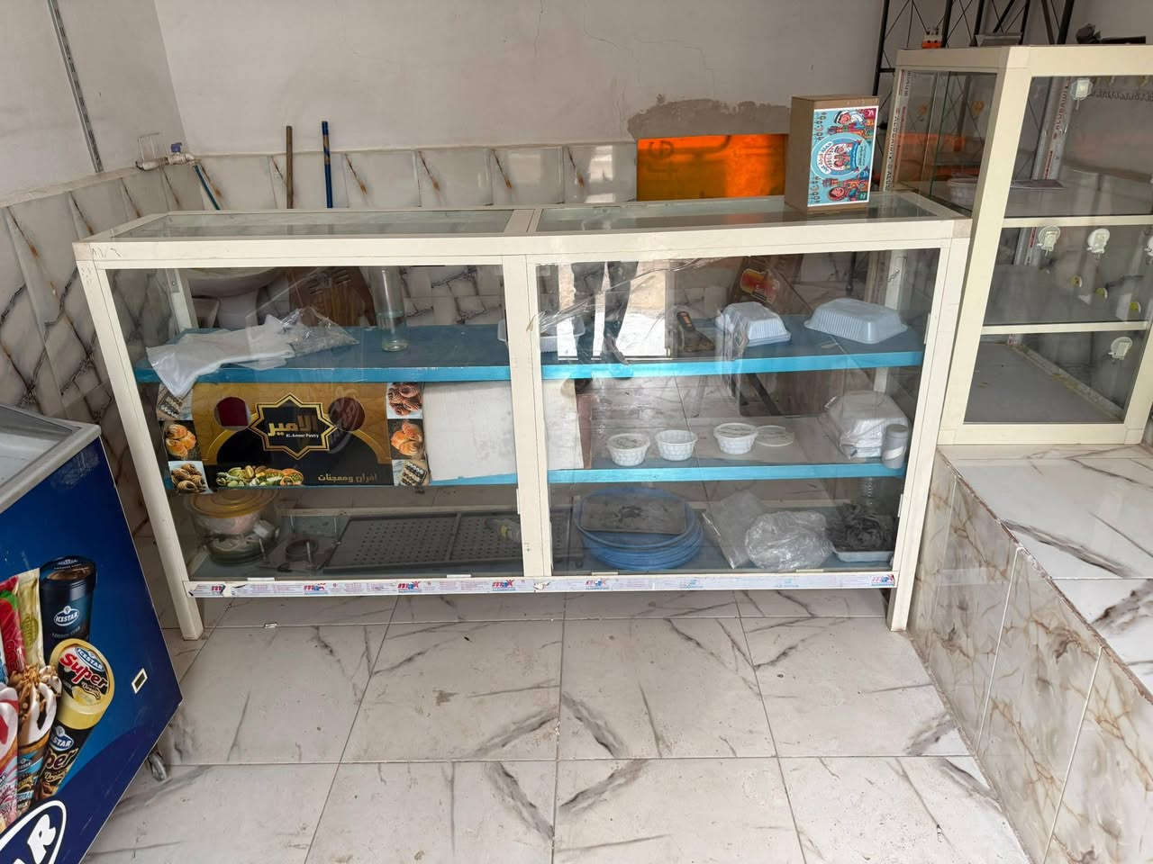 عارضه 400 وبيها مجال بسيط جديده
باقي كل ميز وسعره 
***********
