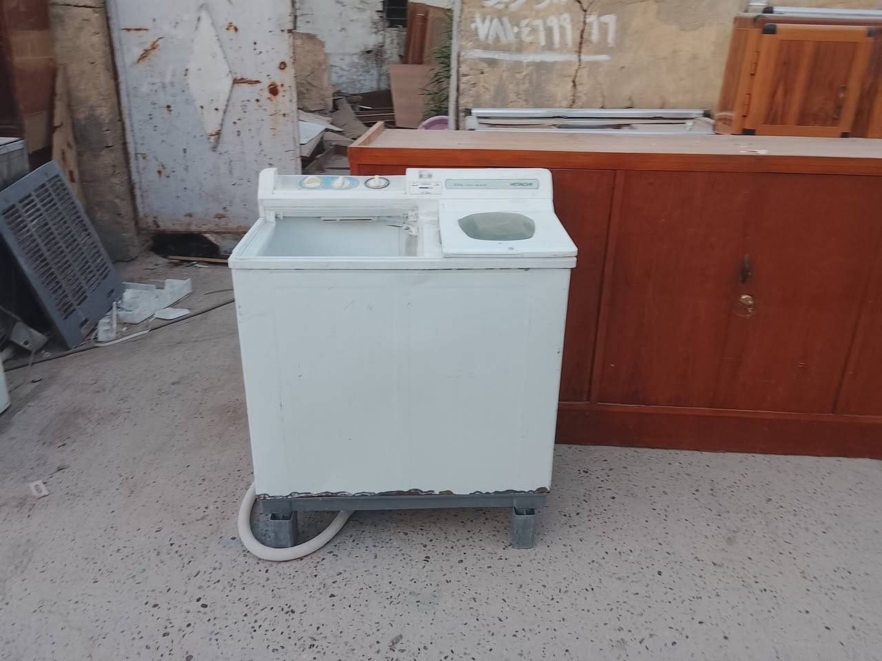 شاشه حجم32ال جي الاصليه الكوري بدون انترنيت
مبرده سرعتين ماطور نحاس الاصلي كامله ع اخر حبايه 
غساله نوع هيتاشي الاصلي حجم كبير مال بطانيات


**إذا كنت صاحب هذا الإعلان وتريد حذفه لأي سبب، رجاءا أرسل رسالة إلى الدعم الفني**