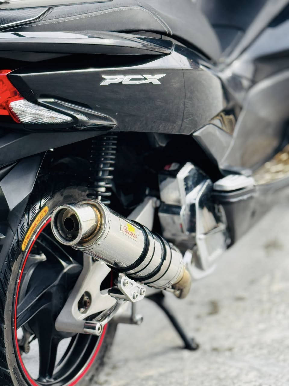 pcx 125 الجيل الثاني وارد اليابان
الدراجة بوضع البلاد ماشية ٤٠ فقط عليها كزوز نيكل مال حاوية ويدات بريك تزويد وبيها تچوة وباقي الترتيبات گدامك، مكينة كفالة عامة شرط جديدة وشلعة ومعدل خير من الله دهن كله امزويل ما اشد تجاري وبانزينها سوبر زوج تايرات جدد بيها ماناقصة شي دگ سلف وگبل للشارع السعر خاص او الاتصال *********** بي واتساب
