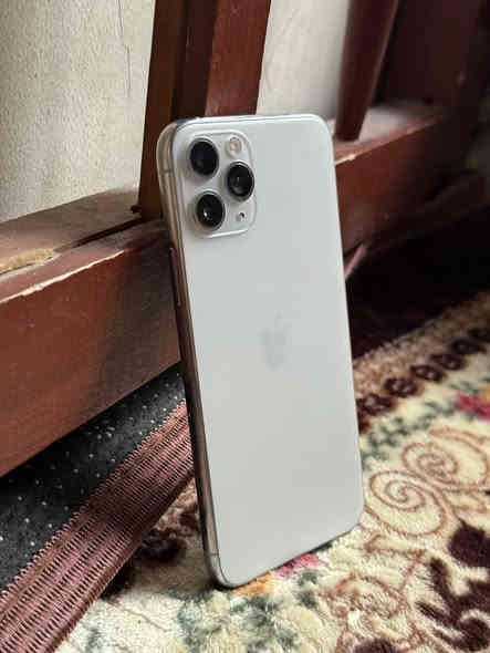 السلام عليكم 
أيفون 11 برو 
ذاكره 64 
بطاريه مبدله نوعيه ممتازه 
كامره رقم 2 بيها اهتزاز بسيط وتصوير يخبل بي 
جهاز مرتب ونضيف 
مكاني الرمادي 
سعره 225 ألف 
***********
