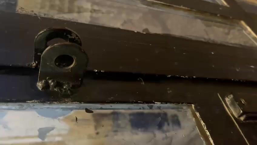 اسلام عليكم بيت في منطقة سيدية 150 تجاوز بي 4 غرف نوم او سالة او مطبخ صحيات  او منور 
او طالع من البيت محل  المعرفت تفاصيل اتصل***********بي واتساب
