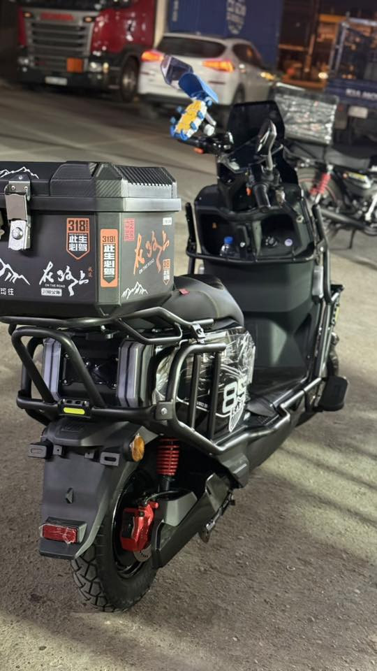 سلام عليكم دراجه شحن الصاعقة
دراجة معتني بيها ونضيفه مصار هواي من اخذتها مكضيها مشاويري غنيه عن تعريف دراجة خير من الله من ناحية الشحن جيده جدا تكفي بالشحنه الوحدة 80 كيلو مده الزمنيه للشحن ماطول 4 ساعات تكضيك نهار كامل ملحقات 
صندوك 
جادر
خوذة 
صندوك 
ستاند موبايل 

مكاني بغداد جسر ديالى
التواصل الاتصال او واساب على هذا الرقم 
***********
