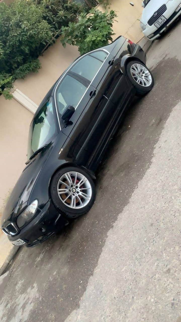 ا‎لسلام عليكم  
للبيع أو مراوس برياضي 
‎ أسوّد لماعة وارد ألمانيا أصلي بلادي BMW E46 330d 
 2002 موديل محدثه 2004 
‎رقم اربيل انكليزي تحويل شرط 

‎السياره فول مواصفات :: 
محرك ديزل ستة سلندر 2500 توربو 
داخل صاج ملكي 
‎تحكمات ستيرن 
‎مثبت سرعة
مايكرفون و بلوتوث 
‎تبريد ثلج سبلت 
‎كشنات M جلد اسود تدفئة 
‎مانع انحدار و انزلاق 
‎بردة خلفية بلادي 
موبايل خلوي 
‎سيدي جنجر 6 اقراص 
‎ جام كهرباء اوتو 
ويل 18 M تو سايز
‎لايت اوتو و سوارات ملونة 
‎شاشة اندرويد 
‎كير اوتو ثلاث وضعيات A M S 
‎وباقي المواصفات مال e46 معروفه 

محرك ديزل صوته ناعم مثل البانزين بيها ربع باب ورا النفر بارد وسنوية جديدة 
سيارة كاملة مكلمة مابيها نقص برغي اقتصادية جدا بالكاز للعلم 
 و بيها حصة مال منتجات كل يوم ويوم  40 لتر  هذا الموديل محركه جدا قوي  ومايعطل و غراضها متوفرة بالشمال وبغداد و  الجنوب 
وياها قطع غيار أصلي  مستعمل موجودة للبيع 
السيارة مسويله ادامه كامله  باتري جديد شادلها فلاتر جديدة و فيول بمب جديد وداينمو جديدة حدادية و صدر جديد طخم دسكات أمامي وخلفي جديد 
 السياره متعوب عليها وبلعافيه على الياخذه السياره معروضه ب 80   ورقة وبيها مجال للشراي   تواصل خاص او واتس اب *********** 
مكاني الموصل
الأيسر
