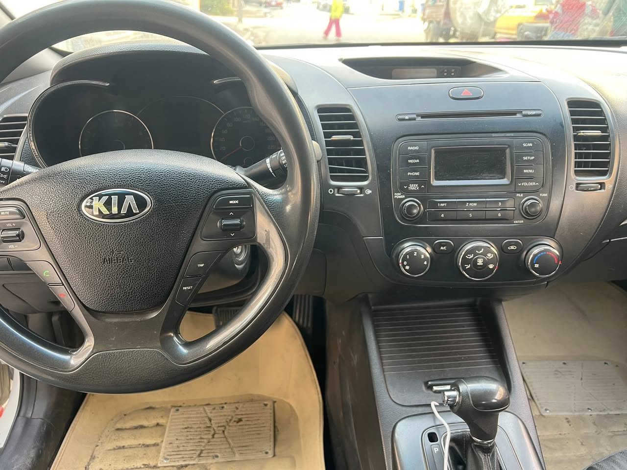 السلام عليكم كيا سيراتو خليجي 2014  محرك 1600 دوش محرك وكير ع وضع لشركة جديده سونار بيه سنويه ابسمي تريد تحويل تريد وكاله حاضر مكان بغداد الكرخ السعر 98 وبيه مجال قليل هاتف ***********  وتساب موجود الشراي يجي يتصل نص فول مكلف بل نشر
