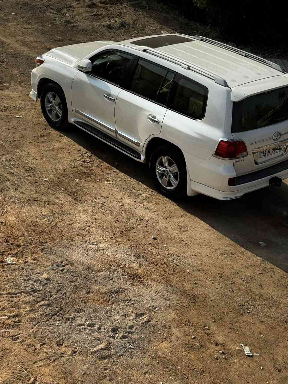 لاندكروز GXR موديل2013 بريميه 6V رقم بغداد دولي مميز بيه شبر بارد بل بنيد وقبق الجنطه اصبعين بارد  السونار مرفق بصور باقي كفاله عامه من كلشي حداديه شرط نعومه فول تخم تاير ياباني سياره جديده كلش داخل نضيف كلش السعر 380 وبيه مجال عنوان كربلاء الهاتف ***********
المواصفات 
فور ويل 
فتحة سقف
ثلاجه 
تبريد 3 قطع 
تبريد مركزي خلفي 
8 ايرباك 
طفايه
لايت زنون عالي ناصي
زراك لايت
مري شفط 
اشاير بل مري
داخل جلد
كشن كهرباء 3دكم
تحكم بلايت
شاشه مال24
كشاف زنون
مانع انزلاق
نضام تغريز
كامرات خلفيه اماميه
حساسات خلفيه
حساسات اماميه جانبيه
وبعد بيه هواي مواصفات
المسافه المقطوعه 186kحقيقي شرط
غير متواجد ع الفيس
