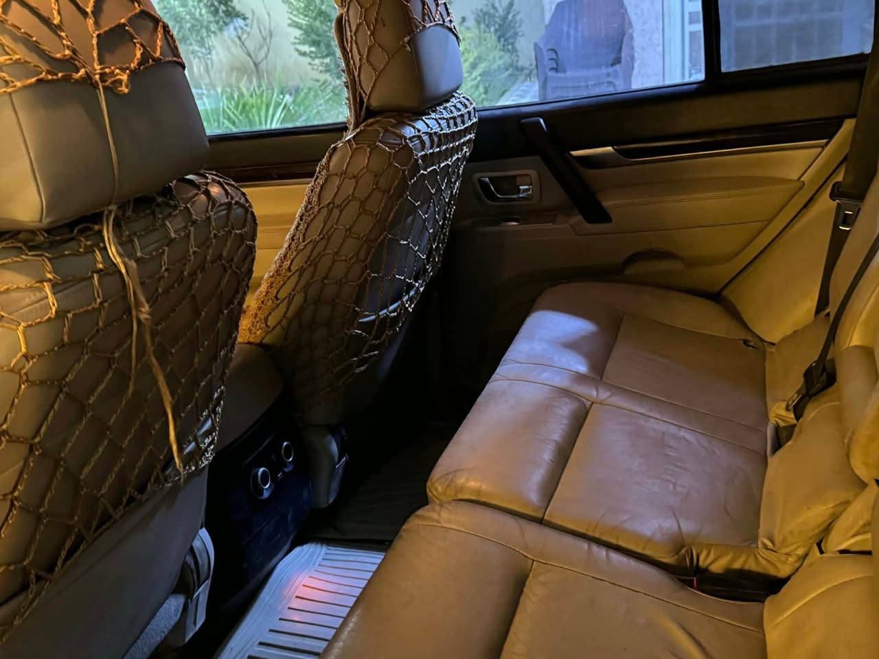 السلام عليكم باجيرو موديل 2010 ماشيه 215 كيلو متر السياره فول حبتور رقم بغداد مكفوله من الصبغ عدى بارد بالبابين الوره شخط بسيط وبخشم الجاملغ الامامي كير محرك تمام بي بدايه لاستيك ولف السعر 133 وبيه مجال مكان السياره حله جمعيه 
*********** حلة, بابل
