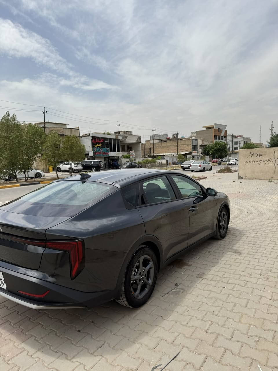 السلام عليكم للبيع K4 وارد أمريكي (اللون الزيتوني) دخول جديد بدون رقم (منفيس بأسمي) حادثها فقط شويه مقدمه البنيد كما موضح بل صوره ليبل واحد حتى الدعاميات بدون صبغ بدون ايرباك ماشيه 2 ألفين مايل فقط على وضع الشركه  محرك 2000دوش موصفات ( اللون الزيتوني)
—————————————————
1-بصمه+ ترحيب 
2- شاشه متصله دجتل 
3- سايد بريد دكمه 
5- ويل كب 16
6- رادارات 360 درجه 
7- اوتو هولد 
8-تحكمات ستيرن 
—————————————-
باقي موصفات معروفه  مكاني بغداد ***********
