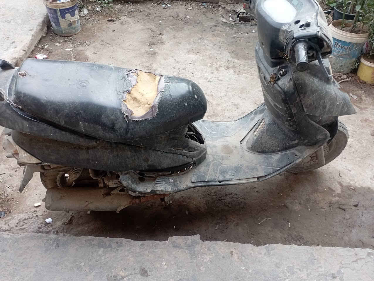 دارجه فراشه للبيع هندر وسلف كهربايات شقاله لا نضوح ولا تبخير عوزه بس باتري بيه شلعه حلوة برقي مال صلنصه طاك مكاني بغداد رقم الهاتف *********** سعره 200 وبيه مجال
