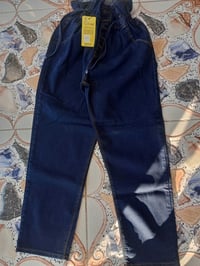 بنطلونات • نسائي وأطفال • ١٥٠ قطعة