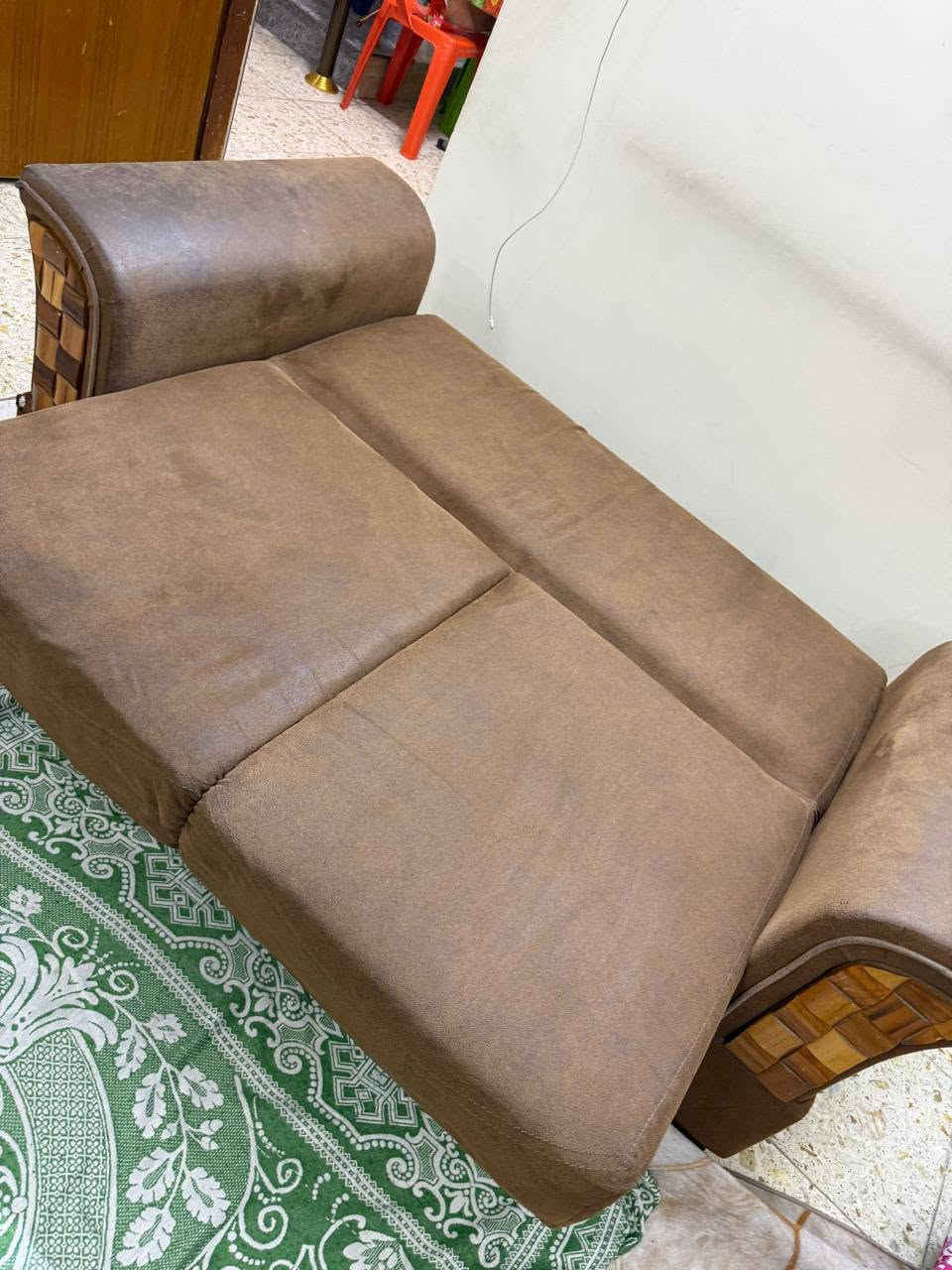 سلام عليكم اخواني جميعا عندي تخم تركي ١٠ مقاعد  ينفتح يصير سرير سعره ٤٠٠الف هذآ رقمي بيه واتساب***********

