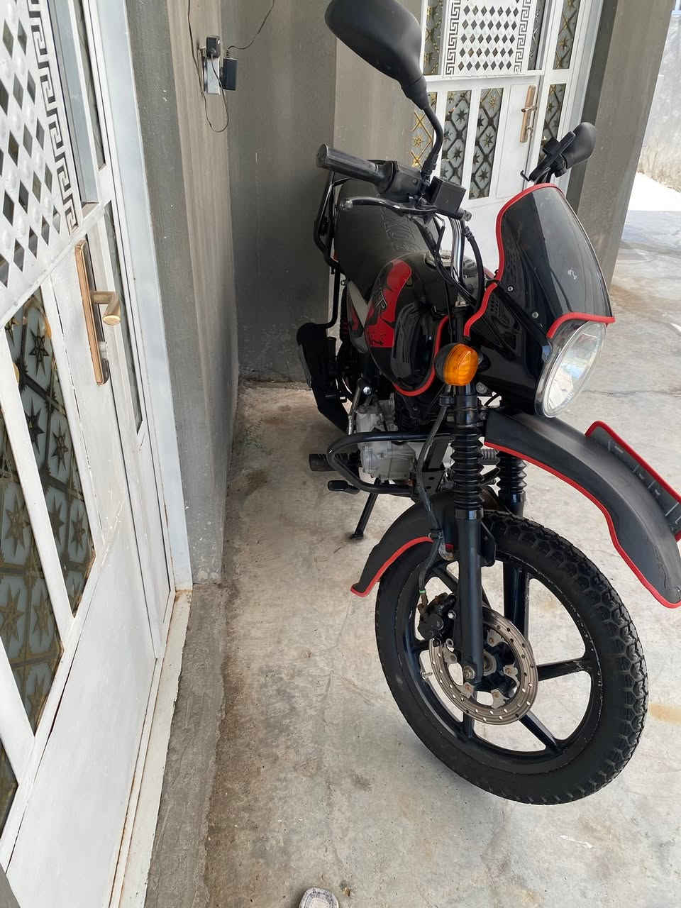 بوكسر موديل 23 رقم بغداد بأسمي تجفيت شركة مكان بغداد  تقاطع نهروان *********** السعر 2250 وبيها مجال حك جية
