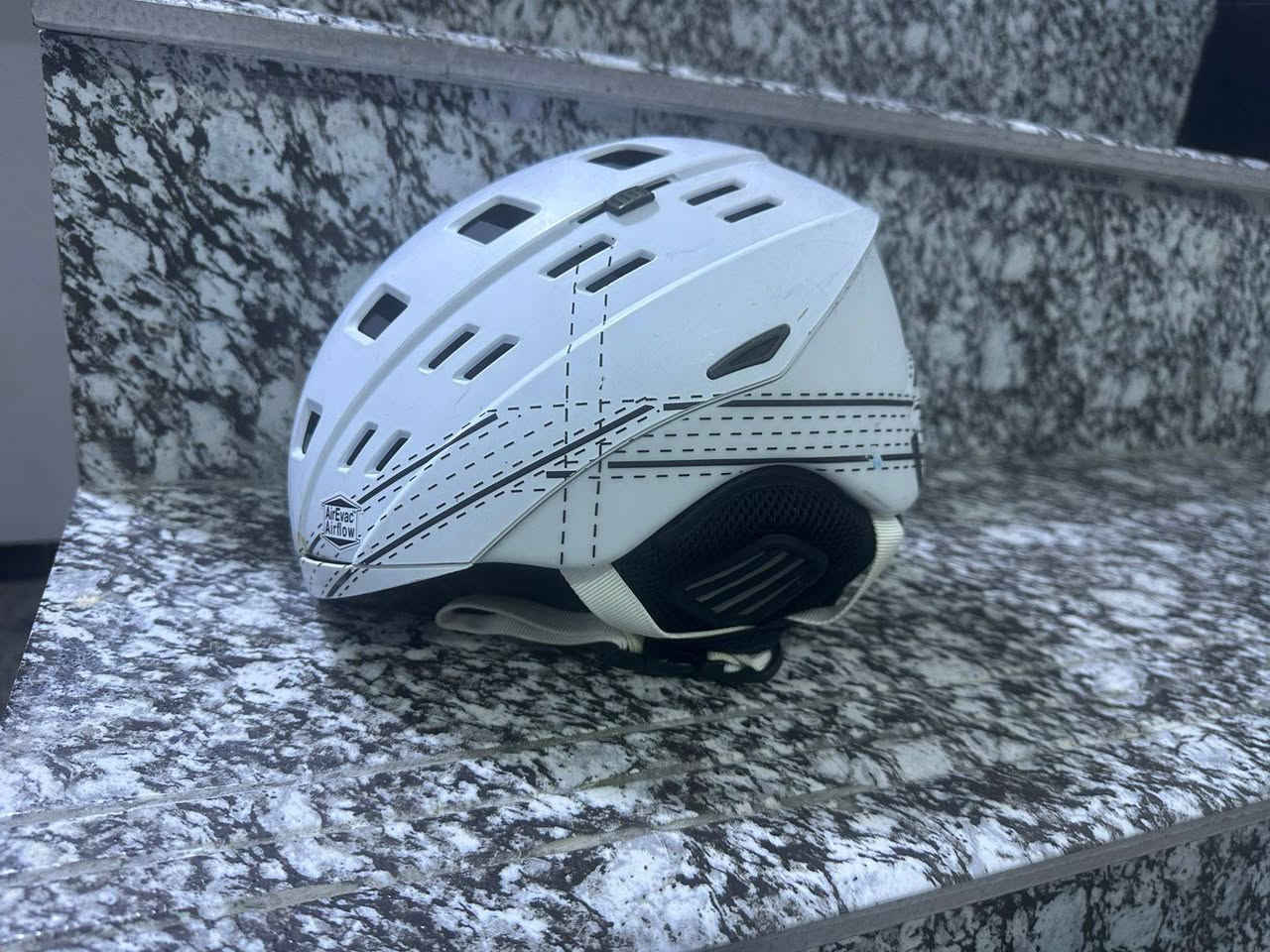 السلام عليكم 
خوذة دراجة ناريه وهوائيه 
باله ماركه كلهن شحن من المانيا 
كل وحده وسعرها


**إذا كنت صاحب هذا الإعلان وتريد حذفه لأي سبب، رجاءا أرسل رسالة إلى الدعم الفني**