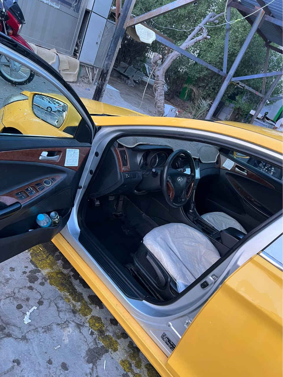 سياره سوناتا موديل 14 وراد كوري 
السياره جاهزه من كلشي مكينه وكير وتبريد مكفوله 
مصفره هئيه وغرامات السنويه ال28
بيه ضربه بجم وضرب وره عله كد شبرين

الاتصال 
*********** البصرة, العراق
