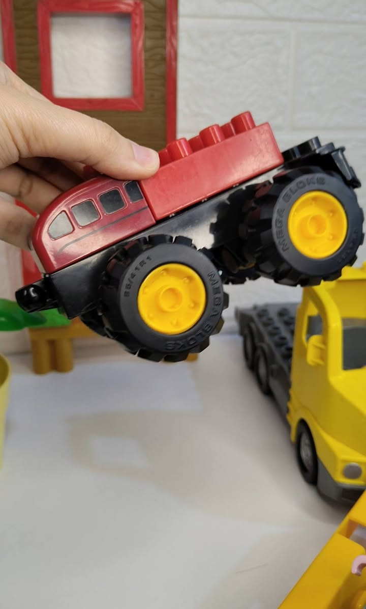 مكعبات احجام مختلفه اغلبها كبار هاي نماذج من القطع اعداد جدا كبيره 250 قطعه وزن ثقيل( قطع تخص الدراجات قطار توماس شخصيات شاحنه سياره جبليه تركتور وغيرها)


**إذا كنت صاحب هذا الإعلان وتريد حذفه لأي سبب، رجاءا أرسل رسالة إلى الدعم الفني**