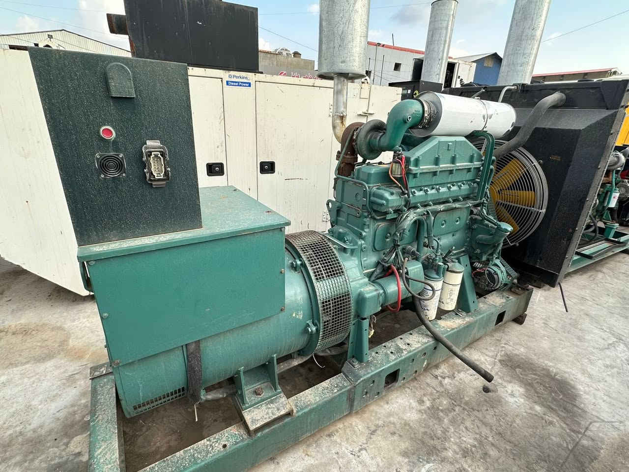 السلام عليكم
فالفو D7 اوربي
200kva 
ساعات العمل 663 ساعه فقط 
وضع بلاد شركة  
أربيل صناعه جنوبيه 
نظام اوتو حمايه فول اوتماتيك
وضع بلاد شركة  
🚚يوجد توصيل الى جميع المحافظات وبضمان🚚
🚚كياندن هةية بو هةموو شاركان بةكرينتى🚚
 للاستفسار:
 ابو علي 
***********
***********
***********
