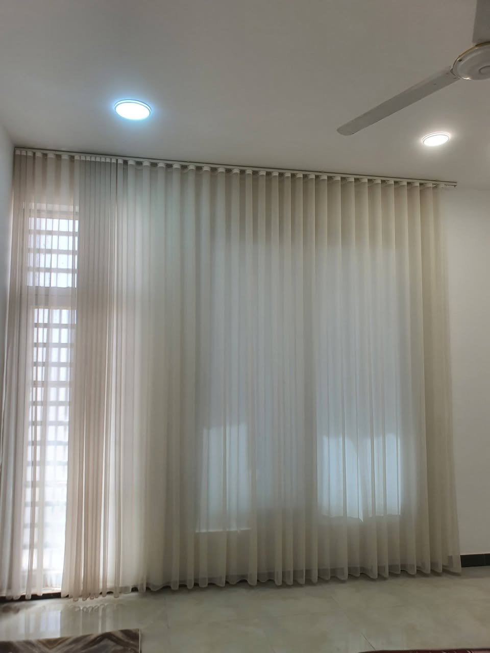 🏡 للبيع — دار سكنية في منطقه نهاوند الثالثه قرب البطاقة الوطنية ظهر مدرسه 
📍 الموقع: نهاوند الثالثه قرب البطاقة الوطنية على شارع ١٥
📐 المساحة:100 متر
🏠 مواصفات الدار: ✅ بناء جديد ✅ مكوّن من 3 طوابق ✅ يحتوي على 4 غرف ✅ تصميم حديث وجاهز للسكن

💰 السعر المطلوب: 175 مليون مع الاسكان 
الاستفسار ***********
