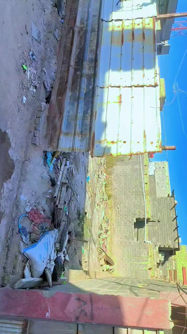 قطعه ارض للبيع الحميديه شارع السبيس قريبه علا الشارع العام خدمات/ تبليط /مجاري/ كهرباء /مي التفاصيل ***********
