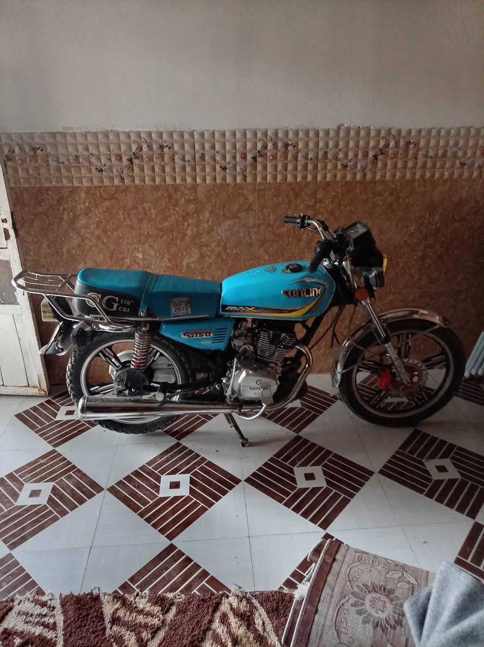 سيفان سولنك 23
محرك 150
سلف
منفيس. سعر 550 وبي مجال شي قليل.   ***********
***********
