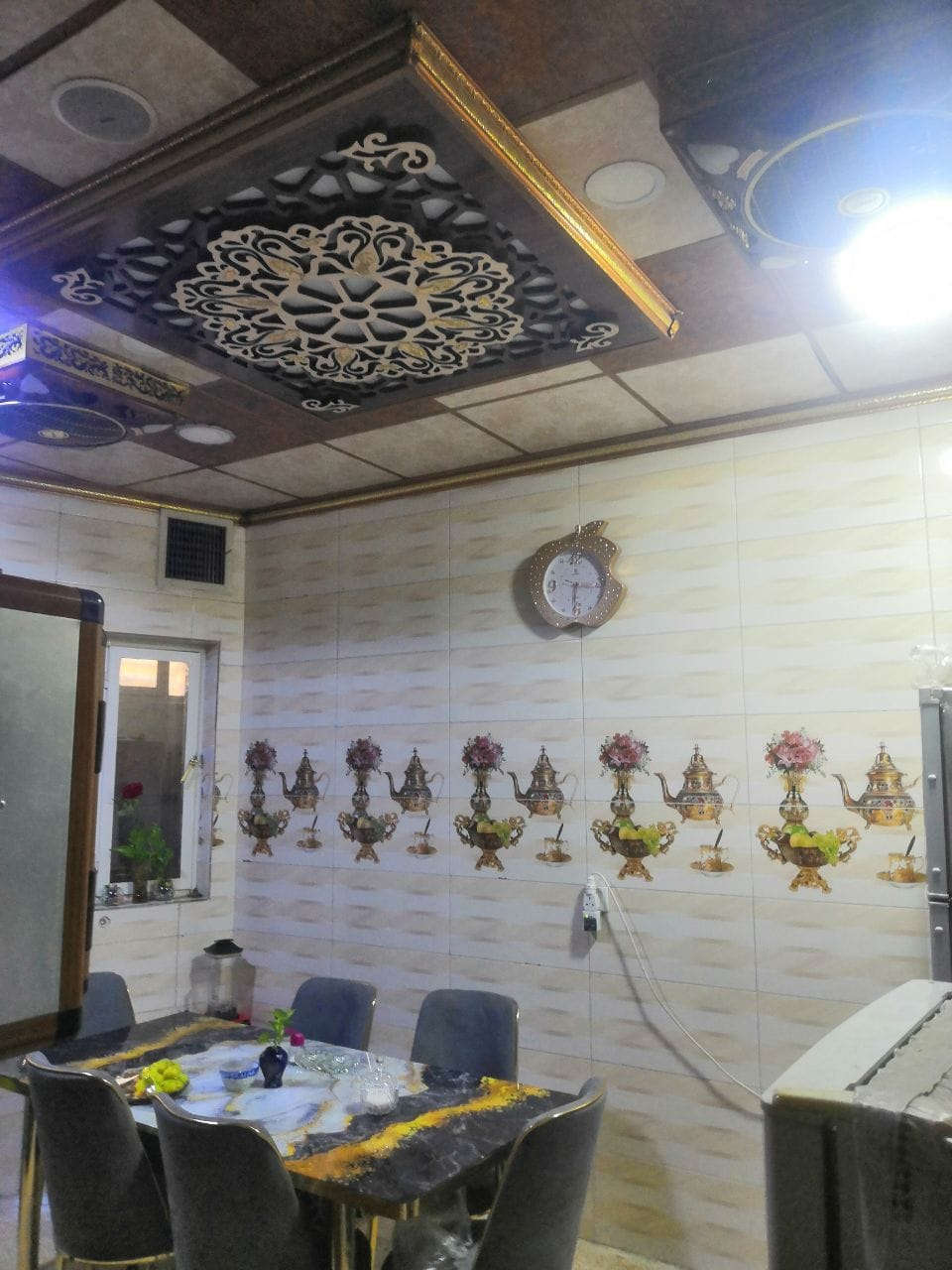 ⚜️عروض ( العصر الذهبي لتجارة العقارات والمقاولات )⚜️
____________________________________________________
🏠♦️ دار للبيع في حي البكر قرب شارع الاطباء.
___________________________________________________

📌التفاصيل

♦️المساحة الدار (103متر)

♦️واجهة ( 16 متر)

♦️ الطابق الأول (  غرفة نوم واستقبال ومطبخ حار وبارد وصحيات و كراج مسقف)

♦️الطابق الثاني ( 2 غرفة نوم  وصحيات وسطح ناصي و سطح عالي مع مخزن في السطح الناصي والعالي ).
___________________________________________________
للاستفسار / مراجعة مكتب العصر الذهبي لتجارة العقارات والمقاولات أو الاتصال على الارقام التالية ⬇️

📱***********

📱***********

📱***********
____________________________________________________
🛑علما أن مكتبنا يحتوي على (👷مهندس استشاري للبناء والمقاولات/⚖️محامي مختص في ترويج وتعقيب المعاملات) لاتمام اعمالكم علي يد المختصين بها . 
____________________________________________________
⚜️موقع المكتب حي النور قرب اسواق عبد الحكيم.
