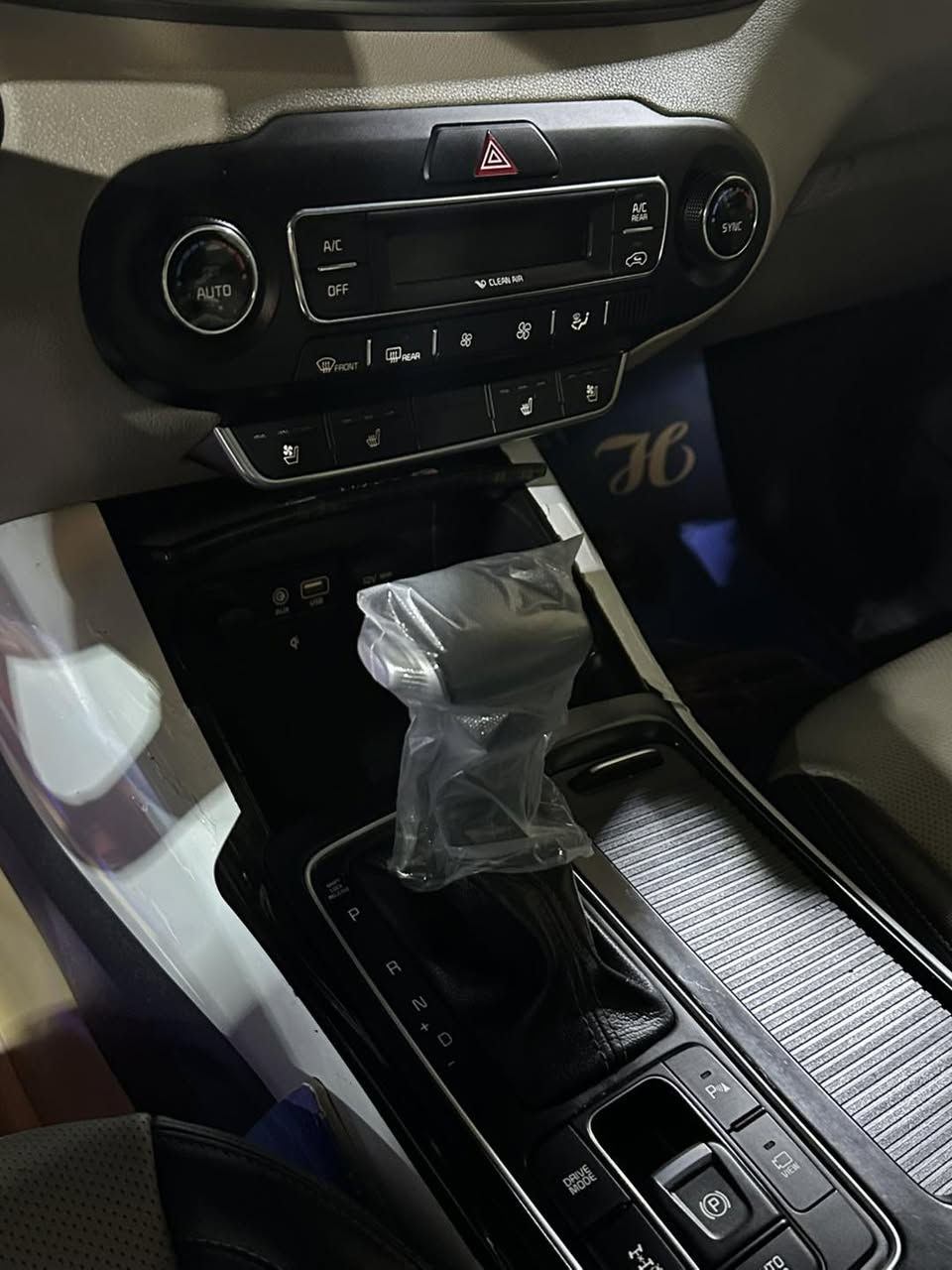 سلام عليكم 
كيا سورنتو 2020كويتي فول موصفات جديده سياره كلش
مكان سياره كربلاء
***********
