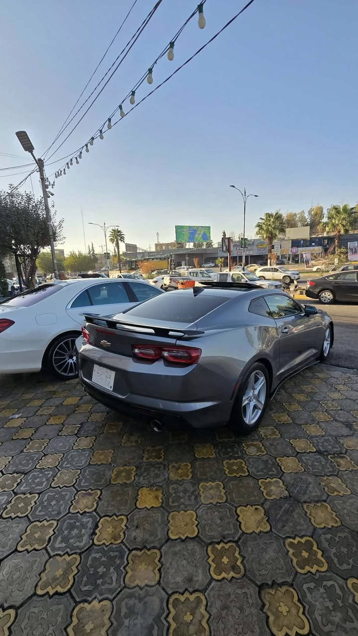 سلاوي خوا له هه موو لايك كامارؤ بؤ فرؤشتن سه ياره كه مان ساغه و بئ كيشه يه سه ياره كه مان ره فزي مروره مؤدئ لي 2022 سه ياره كه مان 4پسؤني تؤر بؤيه ماشه الله شتيكي زؤر جوانه بئ مه سره ف هه موو گياني به شه رت سه ياره كه فول فوله ناو نيشان چه م چه مال موشته ري نيت تكايه سه ر مان مه يه شينه نرخي 85$ژماره ي موبايل ***********
