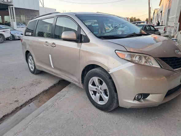 سينا رقم أربيل موديل ٢٠١٧ بدون صبغ شرط محرك كير مامفتوح ماشيه ٣٠٠مكان تلعفر رقم ***********/***********
