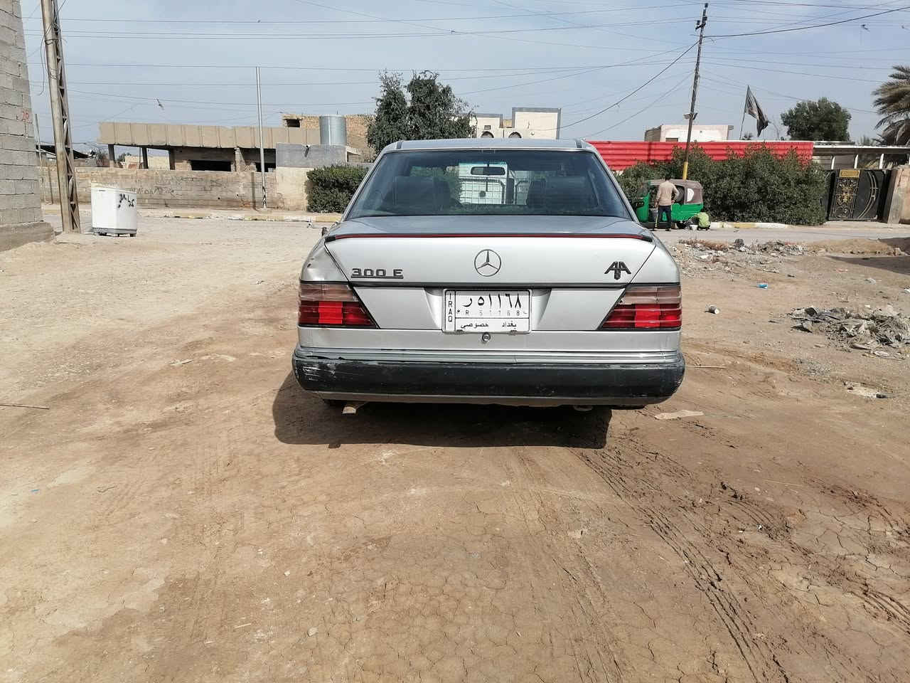 السلام عليكم مارسدس دب موديل 1990 للبيع
رقم بغداد سنوية ل٢٩ مكينة وكير بطه خير من الله
سياره حلوه بيه حادث بسيط واضح بالصوره
سعر ٦٥ وبيه مجال للطيبين
مكان السياره بغداد سبع قصور ***********
