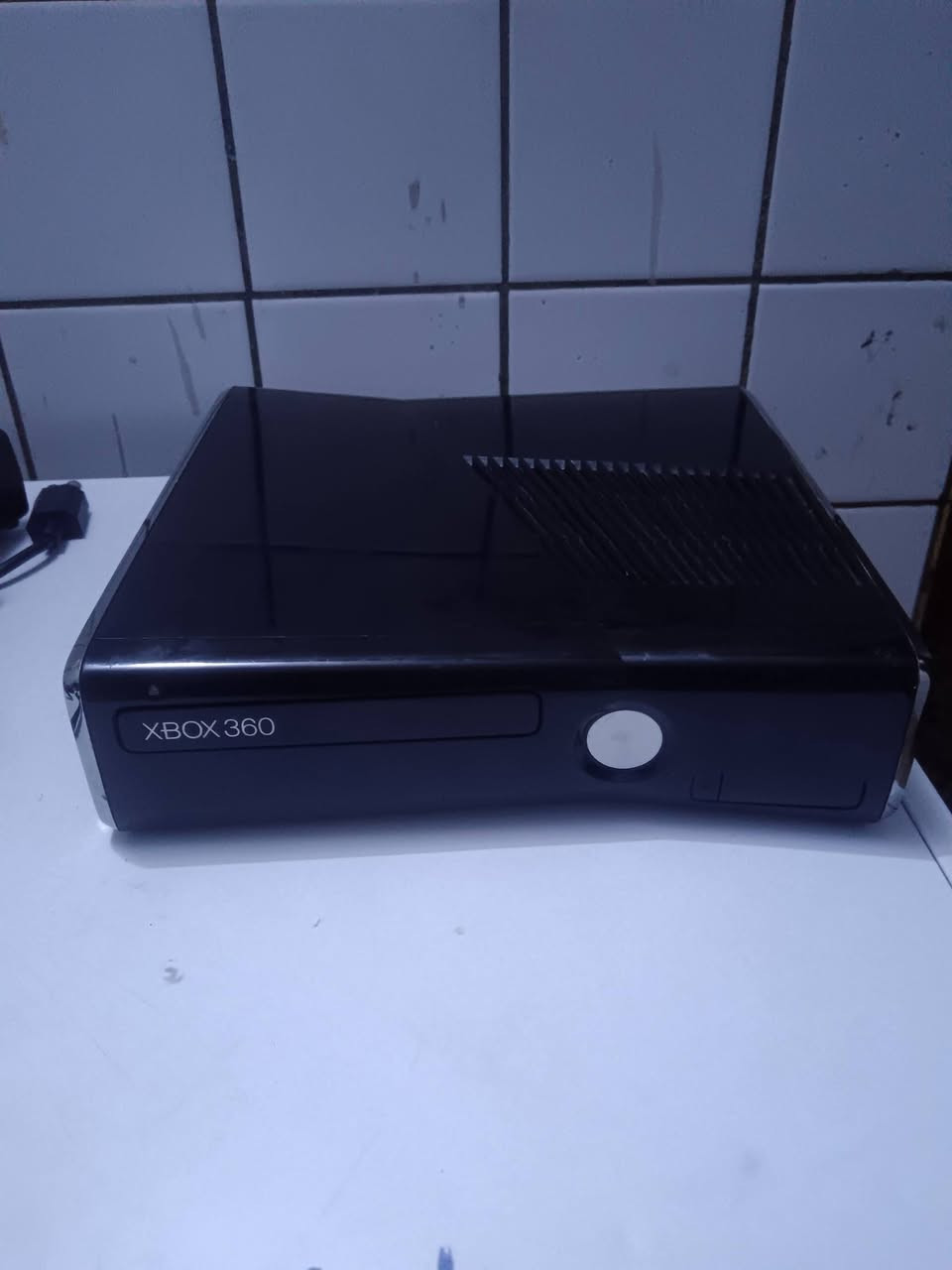 للبيع اكس بوكس 360 جهاز نضيف يتكون من 90 لعبه يده وحده العنوان بغداد السيديه للتواصل واتساب ***********
