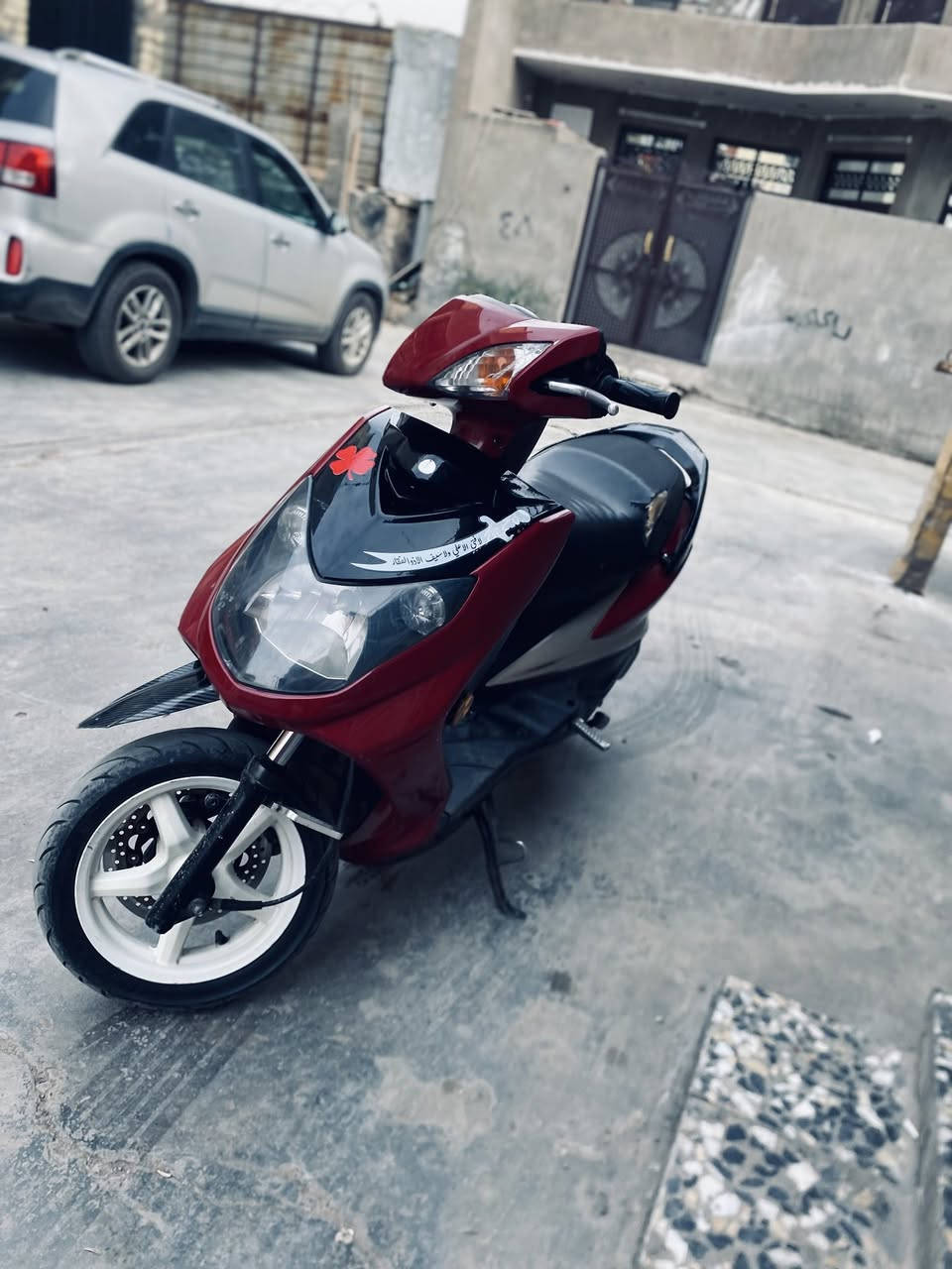 السلام عليكم حبايب سكنس فحل نوزل خطين دراجه بلكارتون كفاله عامه من التاير الامامي لحد الخلفي اي نقص مابيها دراجه رمبه صارله 4 اشهر ومحافظ عليها ولونه مميز وويل ابيض بلادي شلعه ومعدل تاكل الكاع عليها زوج كلجات اصلي ع شرط هاون لاتنقيص لاتبخير ولانضوح دراجه كارتون ويشوف خيرها الياخذها نكره سلف مصروف عليها دراجه هواي بانزين محسن ودهن امزويل بيها مكاتبه مال المعرض ووياها منفيس مالتها مو هذا الكلك نفس اليبيعو دراجه كلش حلوه ومثل ماكتلك مدفع وبلاديه برغي ممفتوح بيها معروض ب1200 وبيها مجال للشراي متعرف بيهن لتراسلني دراجه نضيفه وحلوه مال جناي 🩷🍀*********** مكاني حي اور
