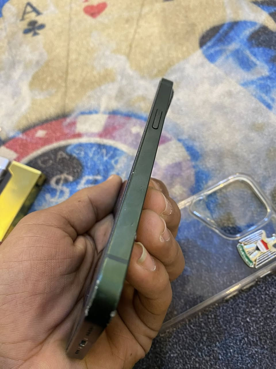 السلام عليكم
أيفون 13عادي 
ذاكره 128
دبل سيم 
بطاريه 94
نموذج M 
شرط ما مفتوح بس الظهر مكسور 
السعر 400وبي مجال 
عنوان موصل ايسر 
***********
