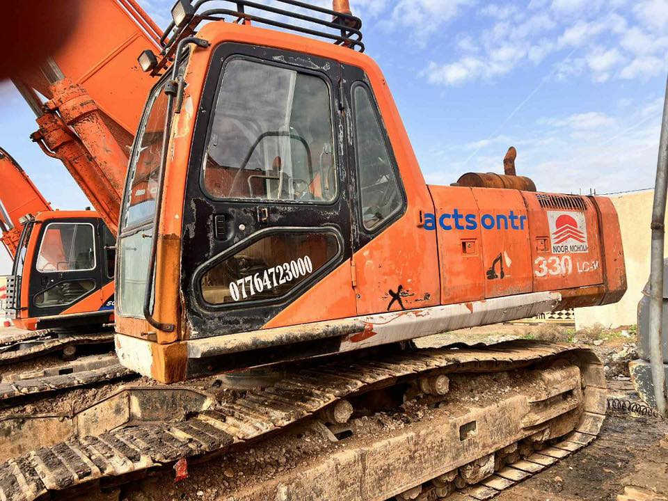 حفارة دايو  موديل 2001 رقم اربيل المكان الموصل *********** /***********
